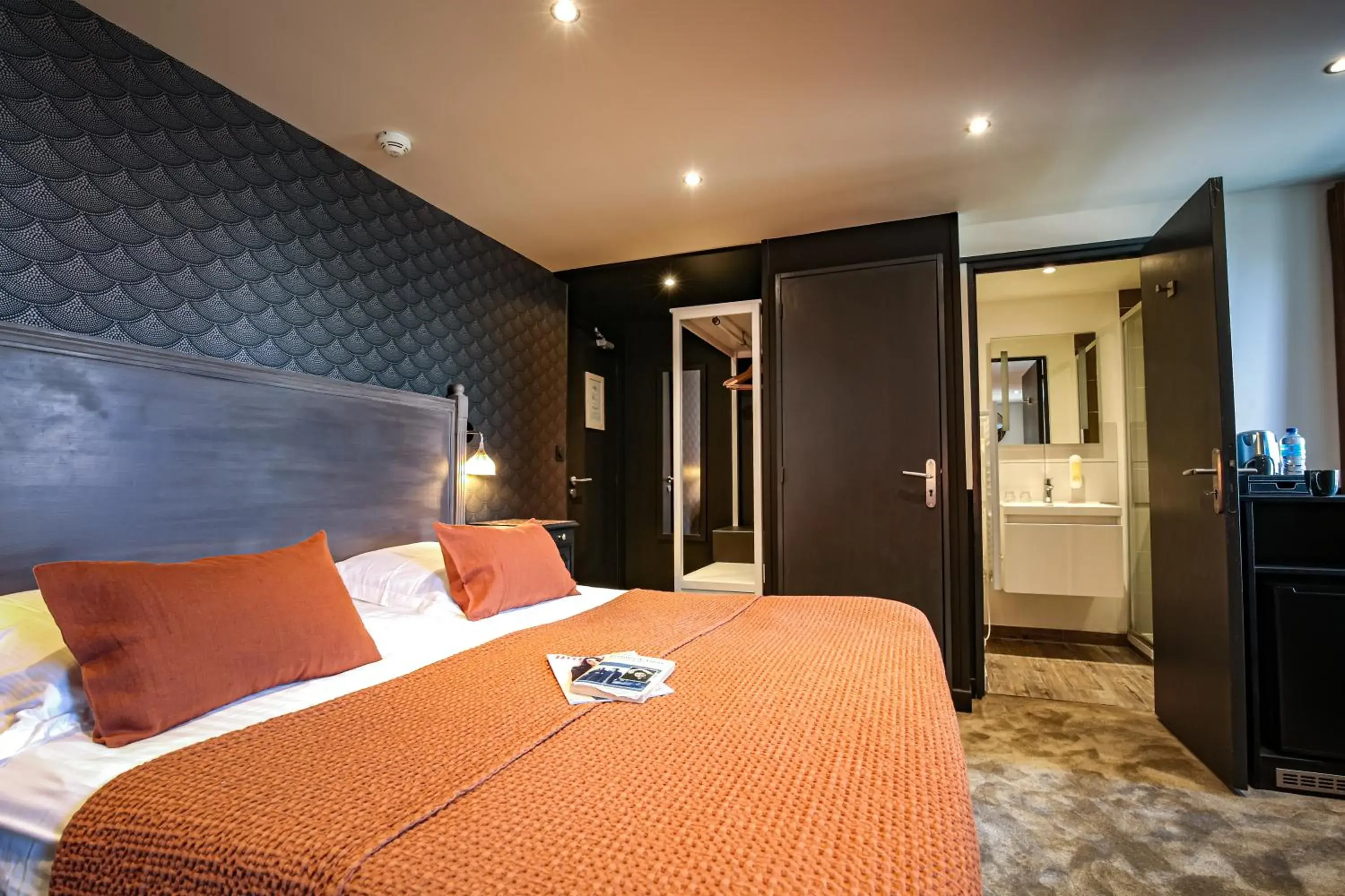 Photo of the whole room, Bed in Ty Mad Hôtel