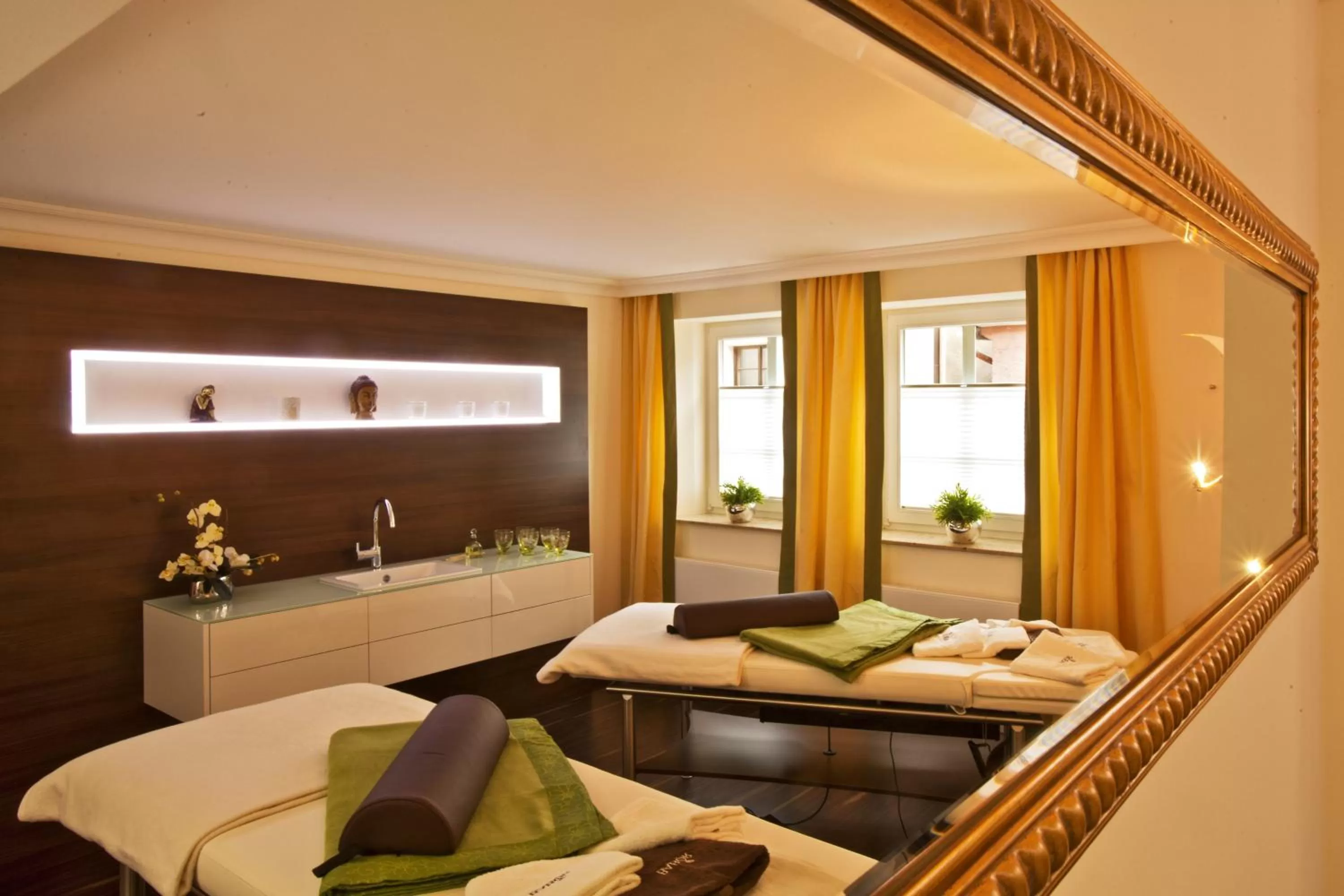 Massage, Bed in Hotel Bayerischer Hof