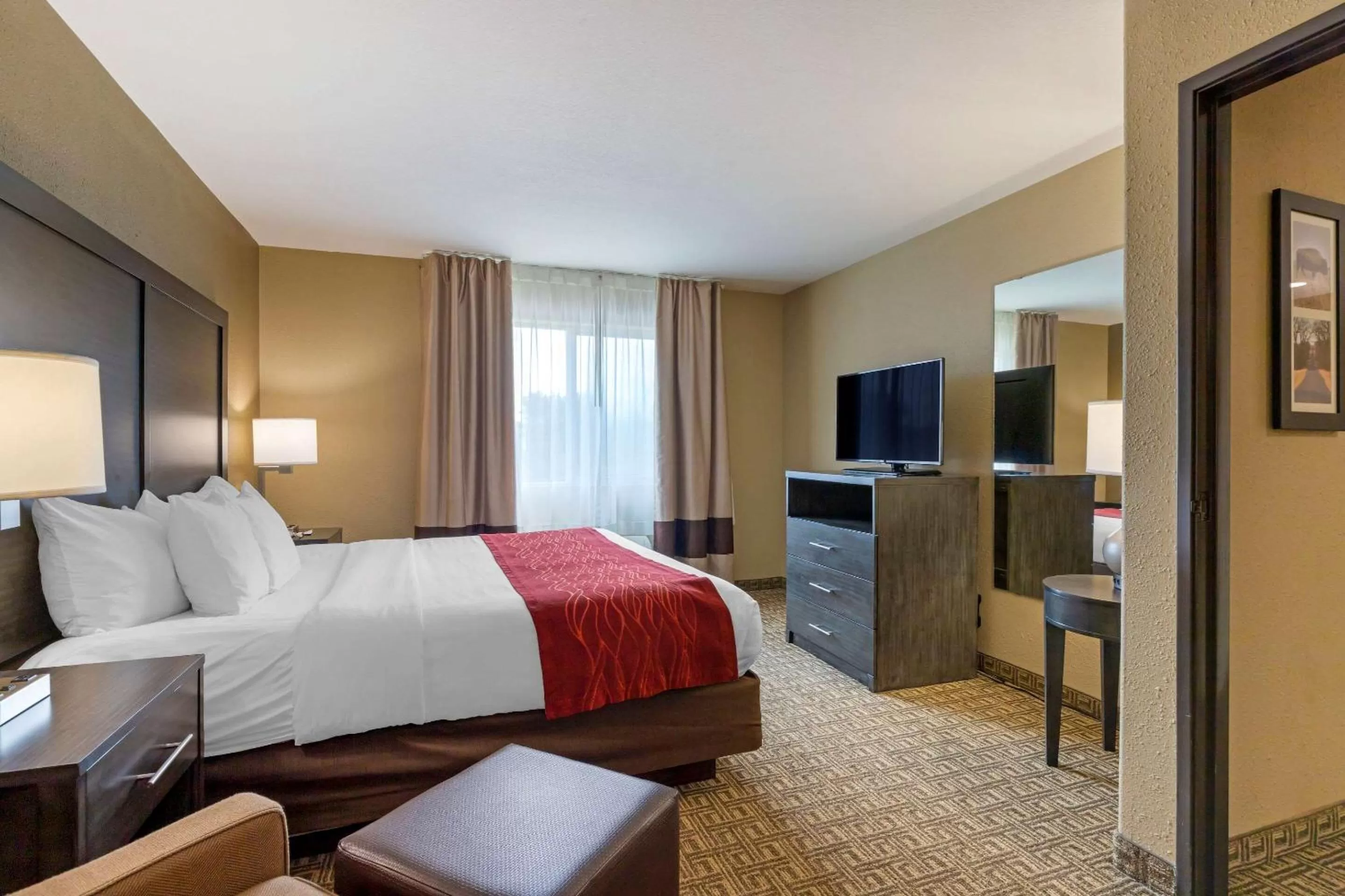 Photo of the whole room, Bed in Comfort Inn & Suites Ponca City near Marland Mansion