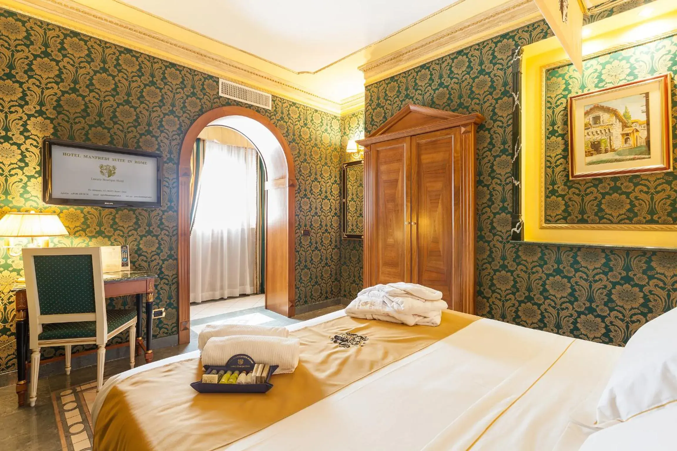 Bed in Hotel Manfredi Suite In Rome