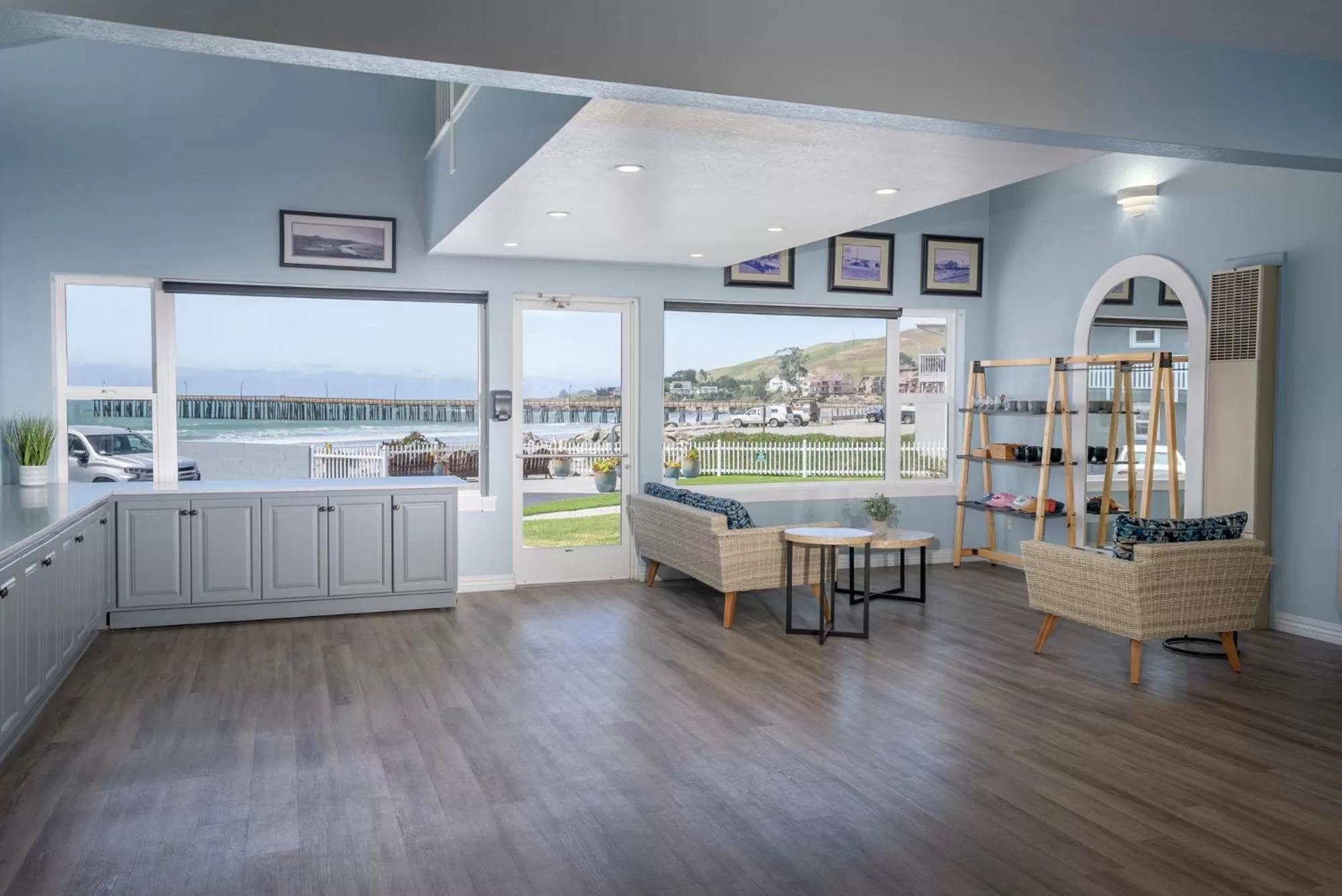 Lobby or reception in Shoreline Inn...on the beach