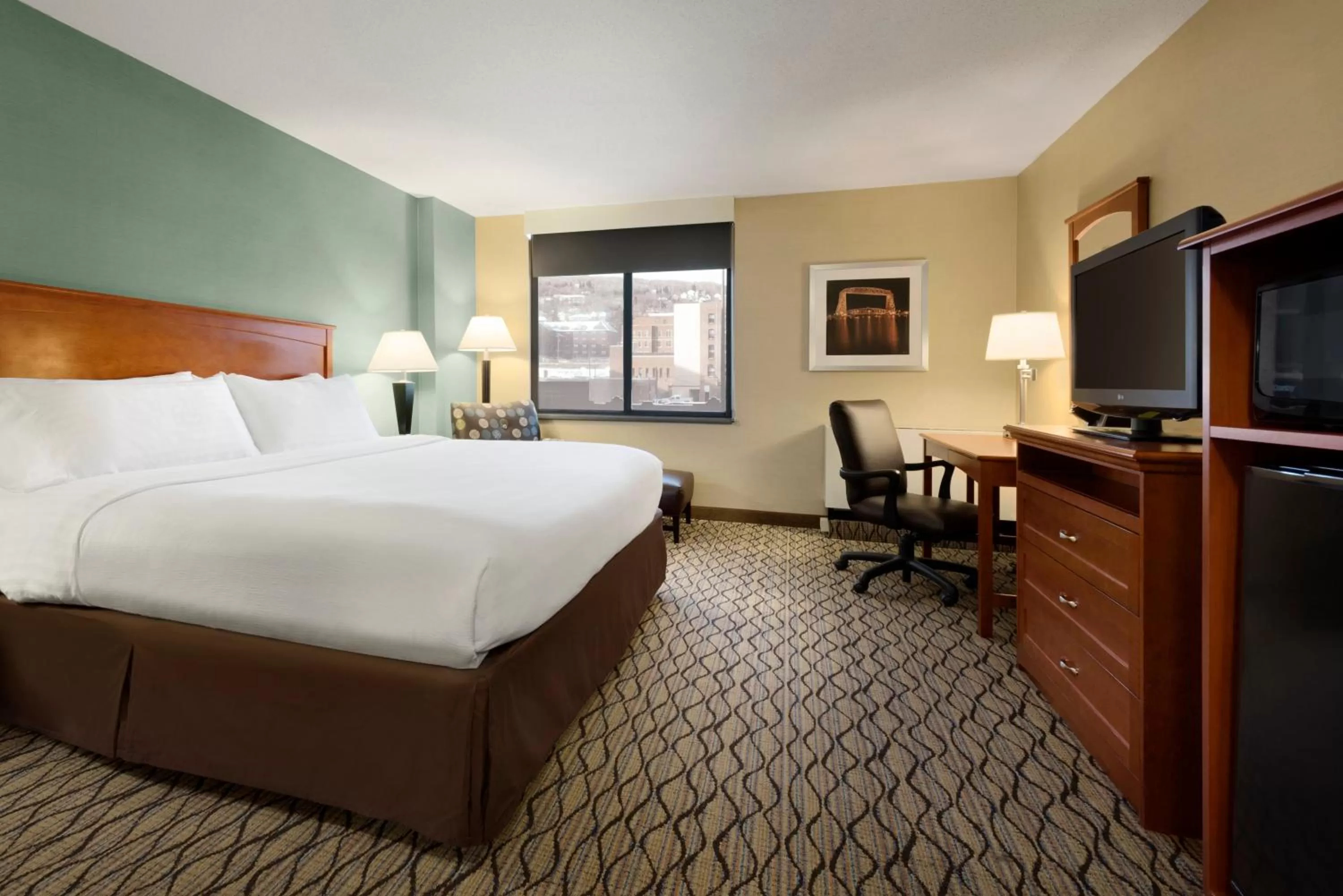 Photo of the whole room, Bed in Holiday Inn & Suites Duluth-Downtown by IHG