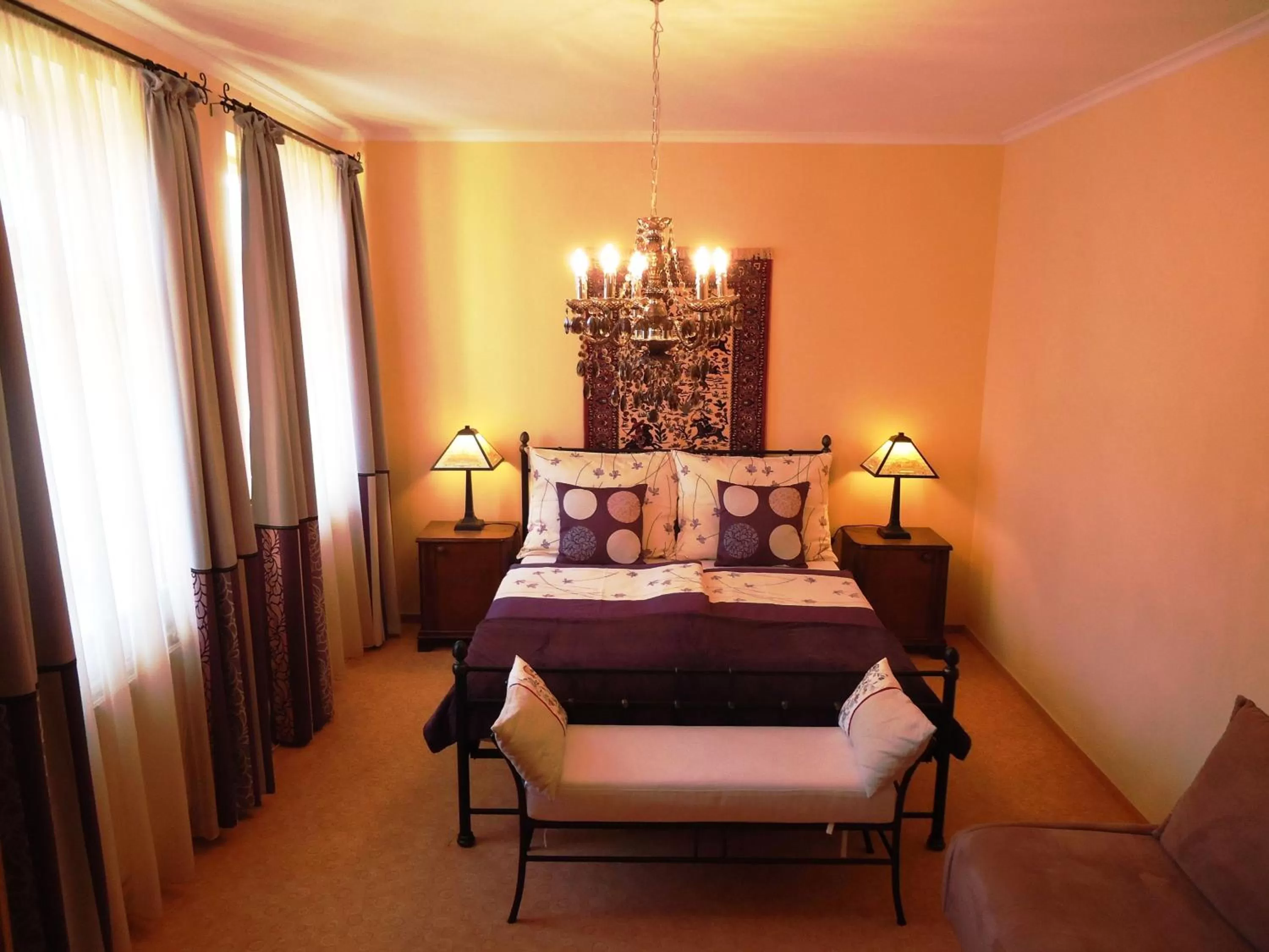 Photo of the whole room, Bed in Buda Panzió