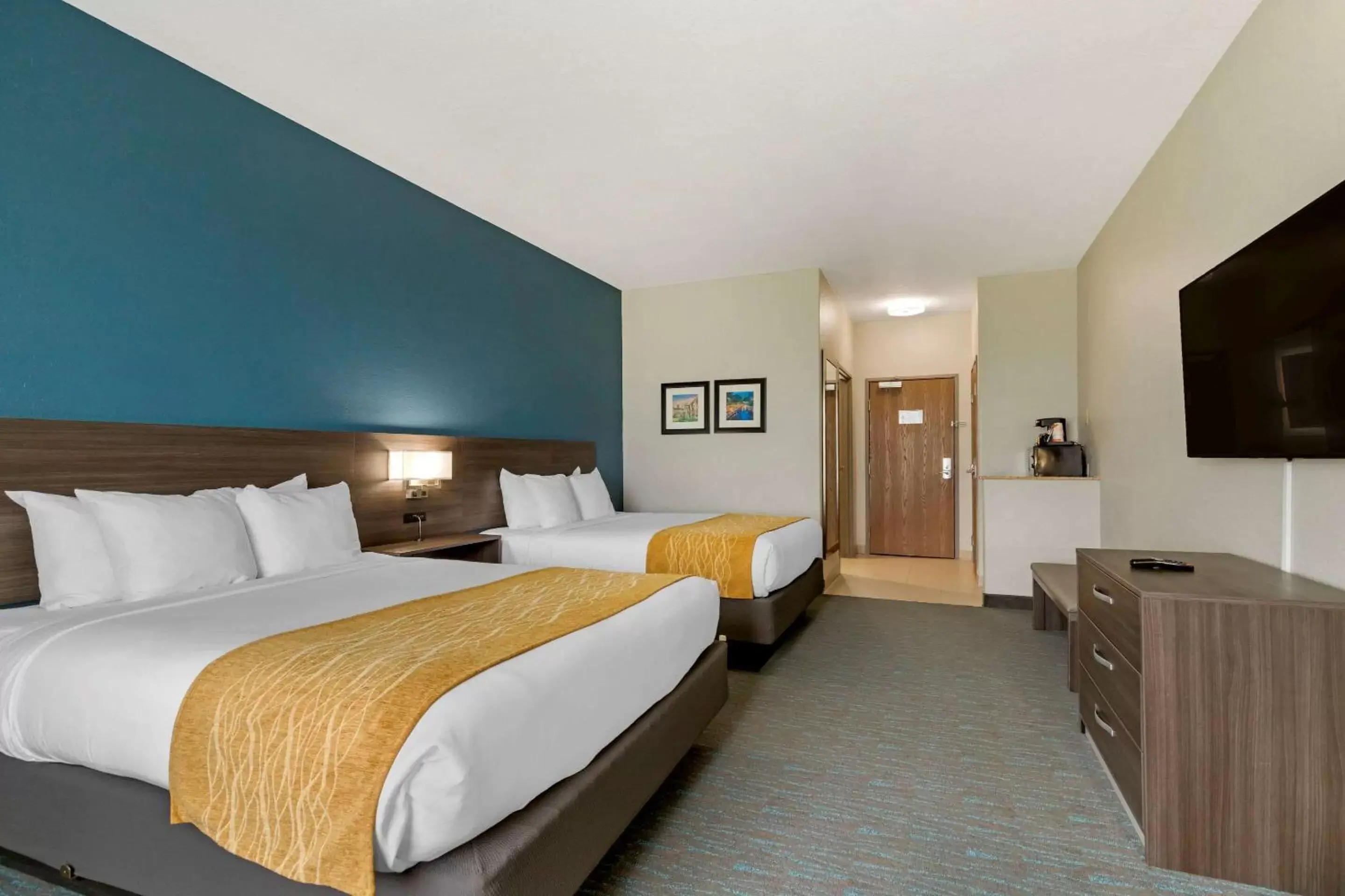 Photo of the whole room, Bed in Comfort Inn & Suites Selma near Randolph AFB