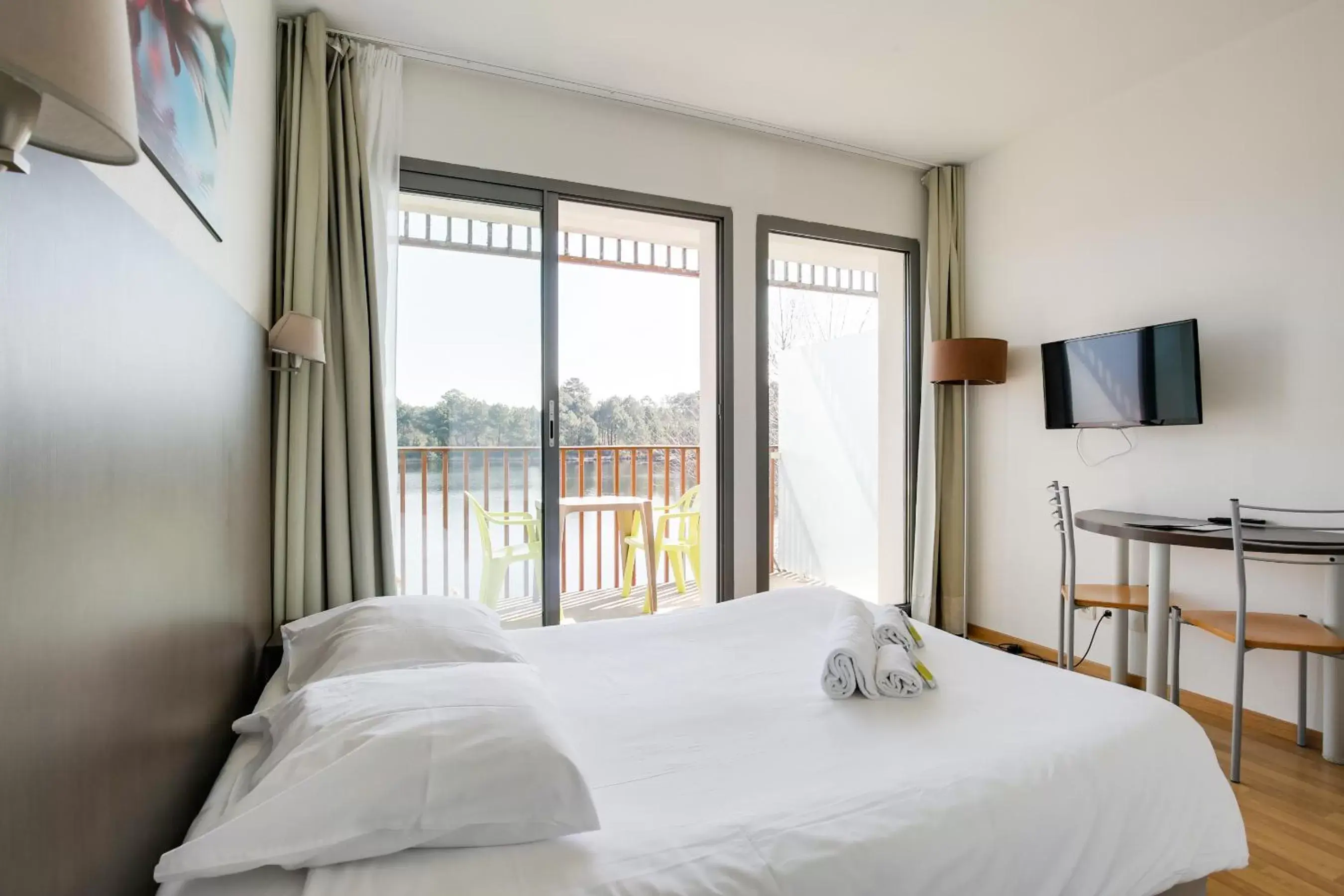 Bed in All Suites La Teste – Bassin d’Arcachon