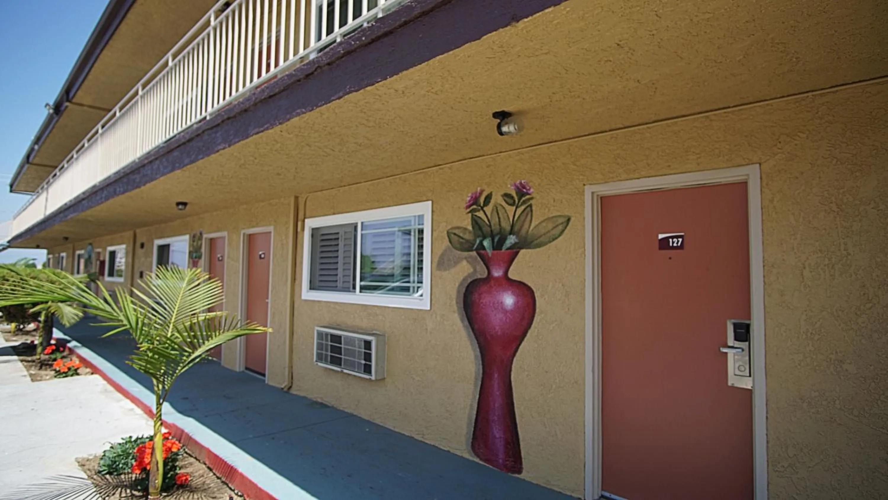 Los Angeles Inn & Suites - LAX