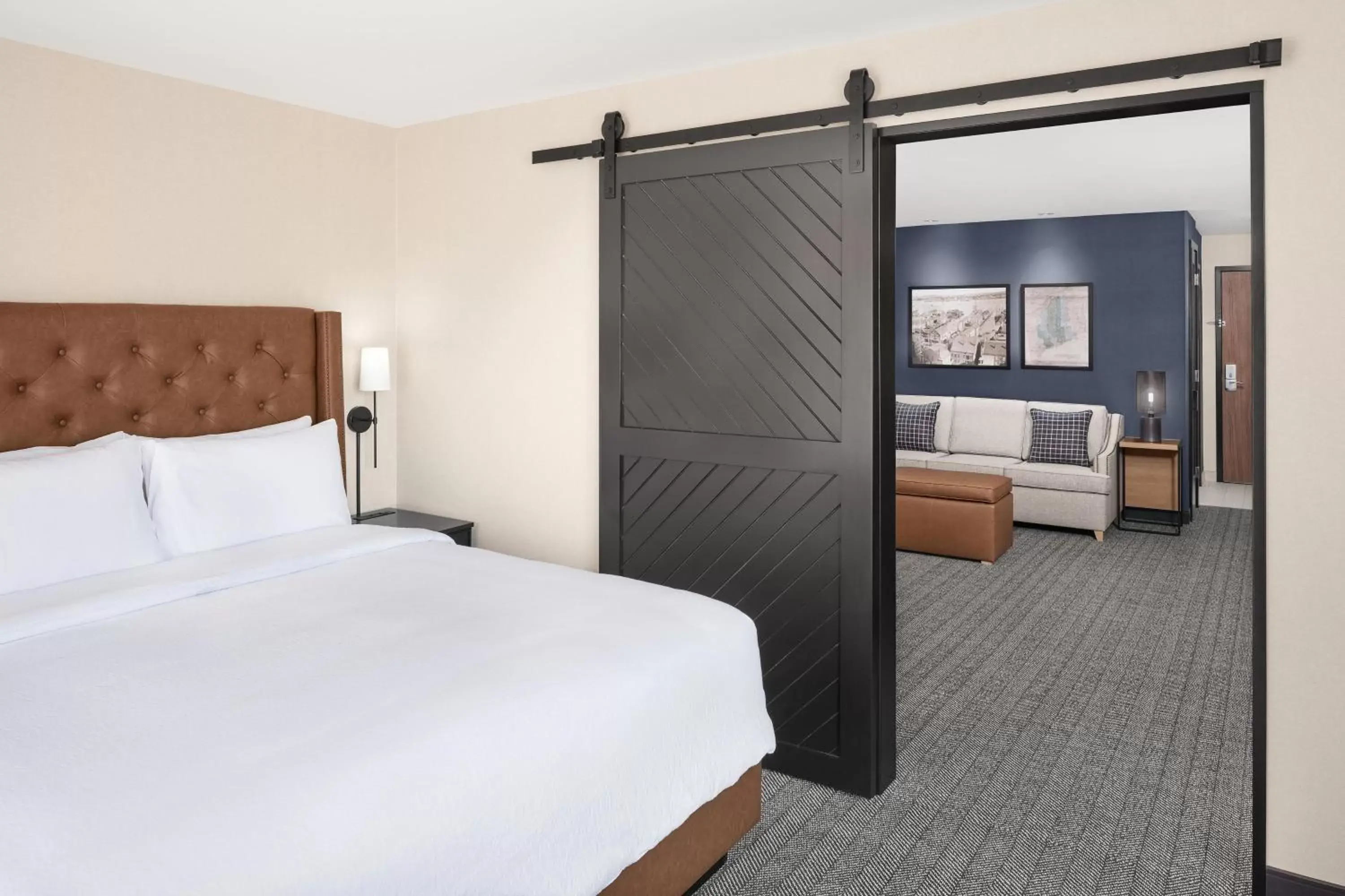 Photo of the whole room, Bed in Courtyard by Marriott Portland Downtown/Waterfront