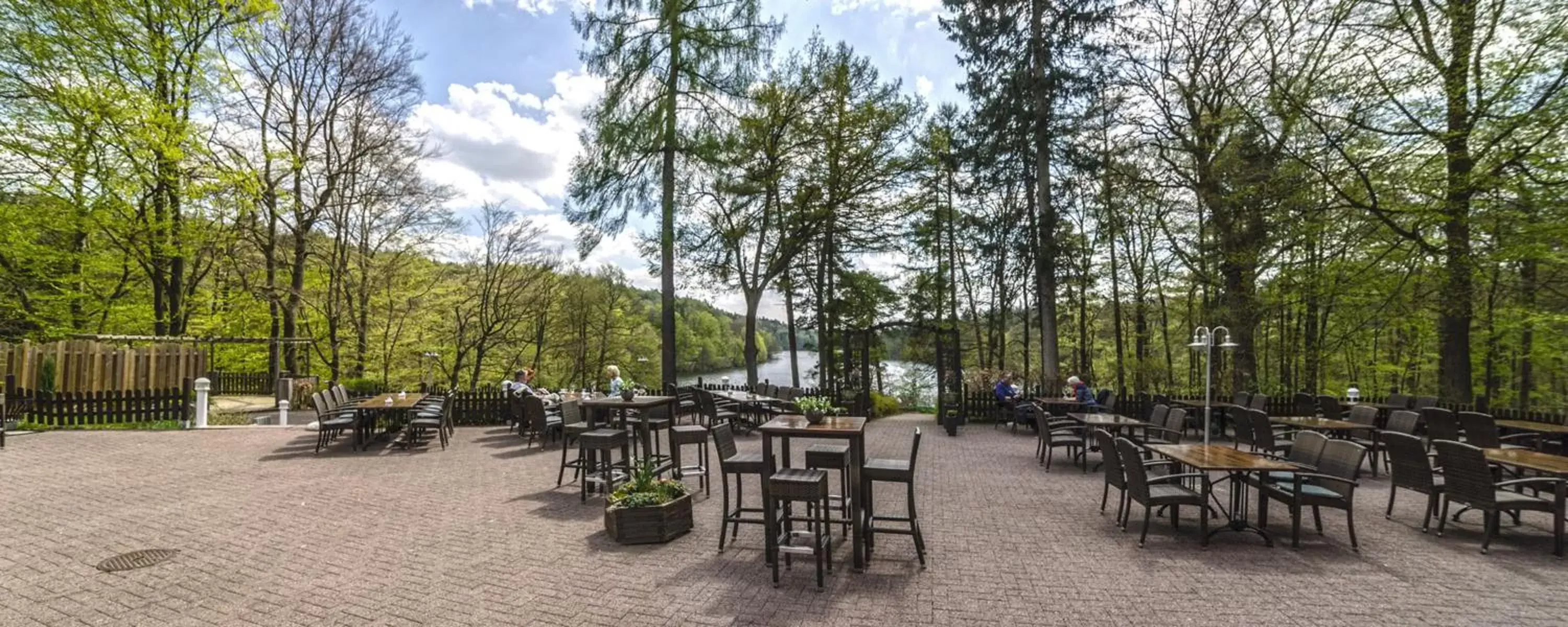 Lake view, Restaurant/Places to Eat in Hotel Waldhalle