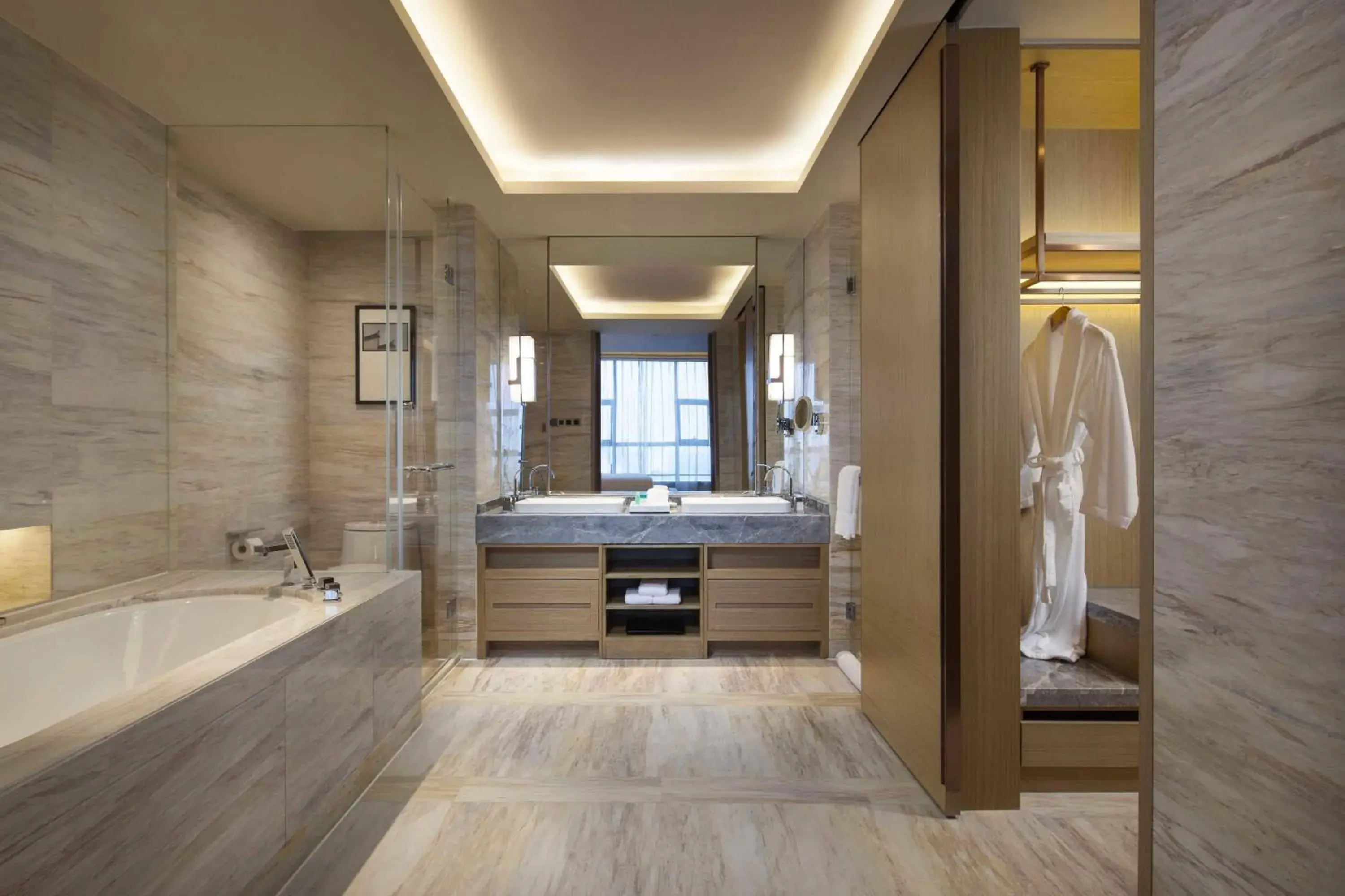 Photo of the whole room, Bathroom in Four Points by Sheraton Hefei, Baohe