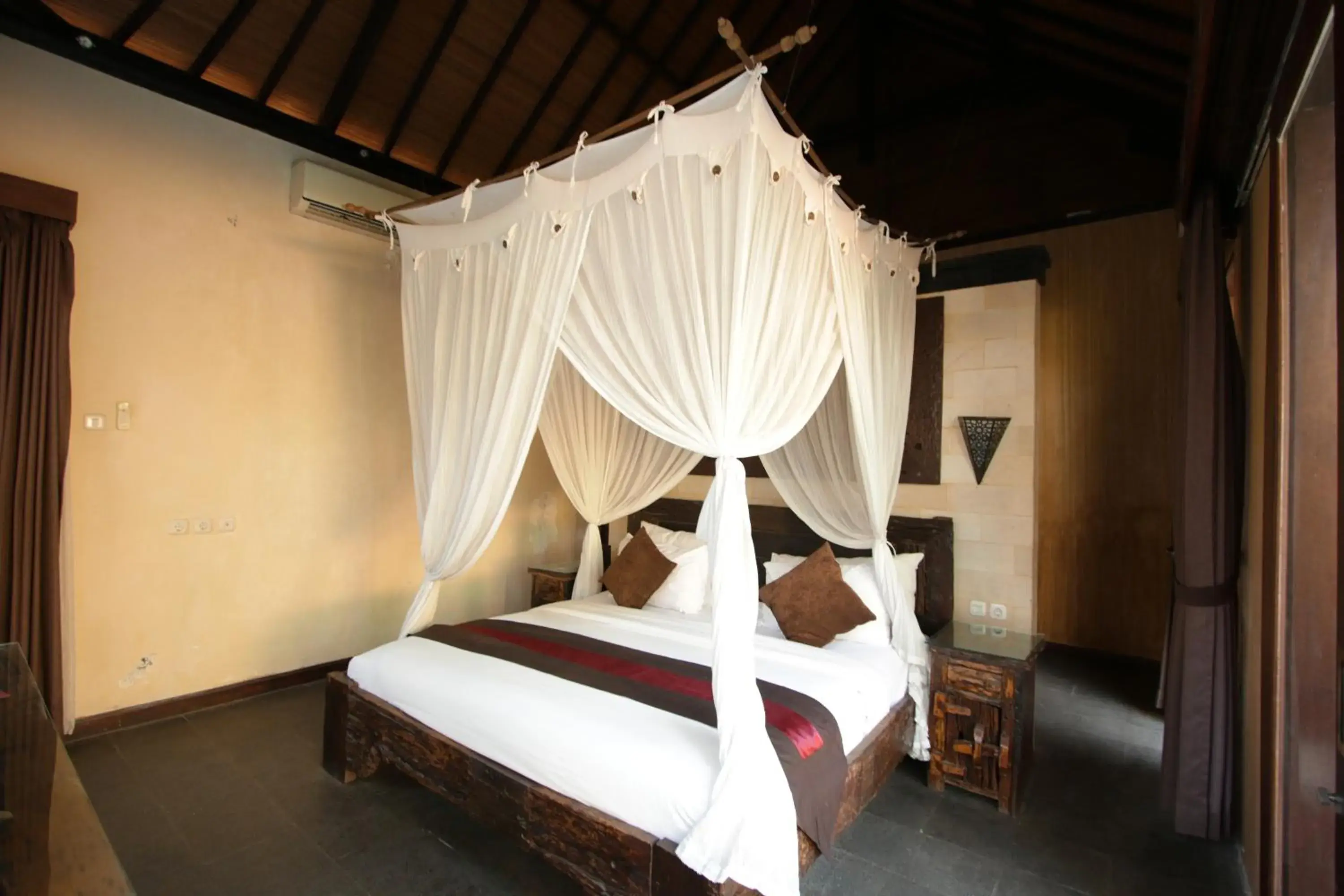 Bed in Gino Feruci Villa Ubud by KAGUM Hotels