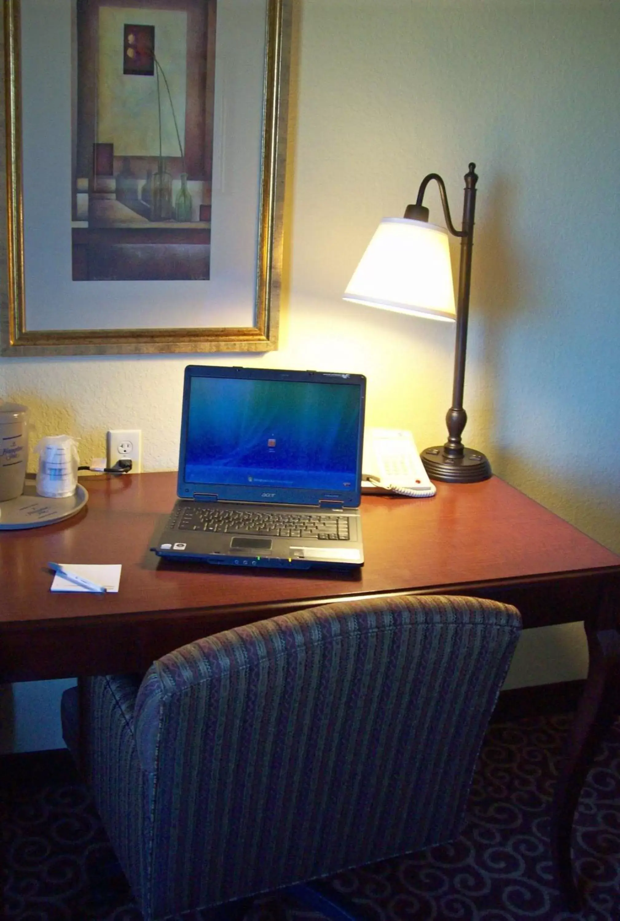 Bed, TV/Entertainment Center in Hampton Inn Gallipolis