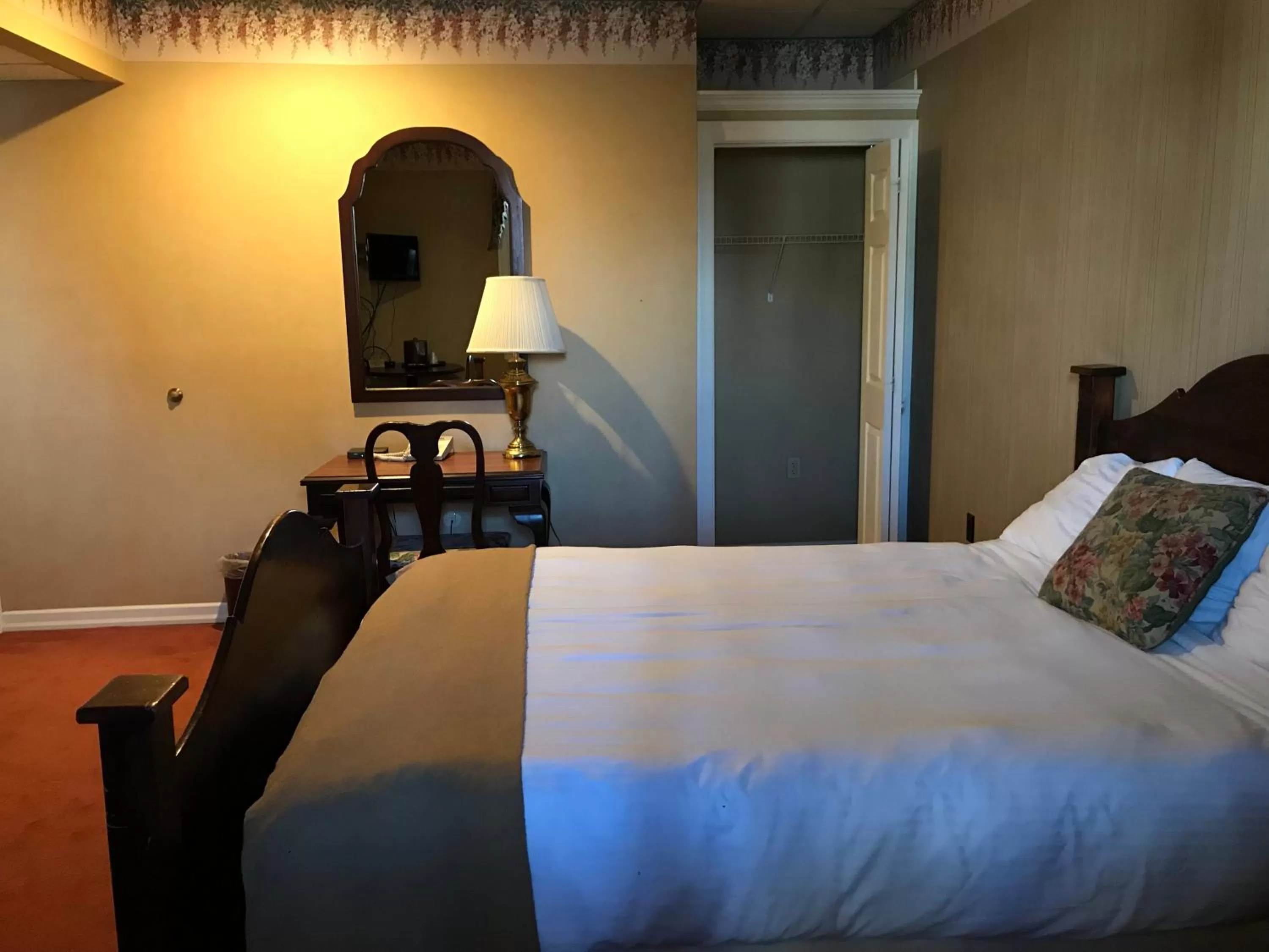 Bed in Waynebrook Inn