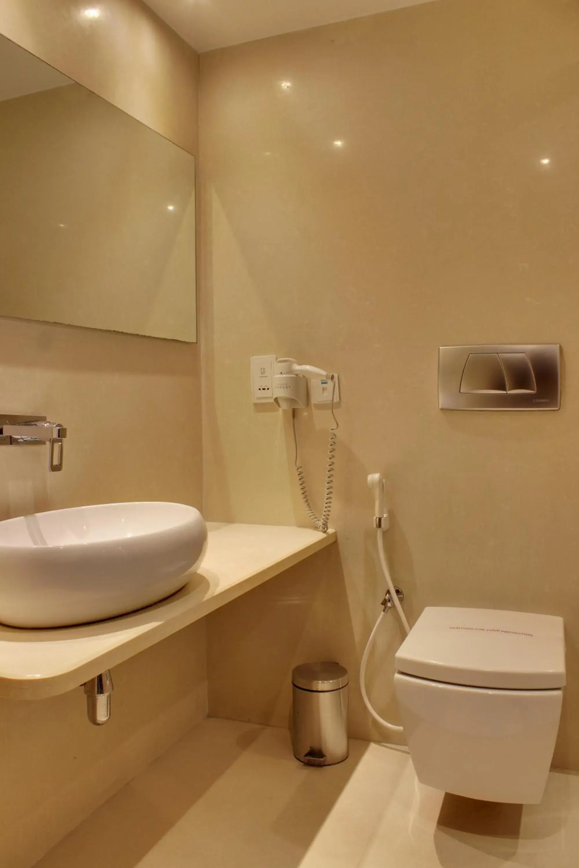 Bathroom in Hotel GODWIN DELUXE - New Delhi Railway Station - Paharganj