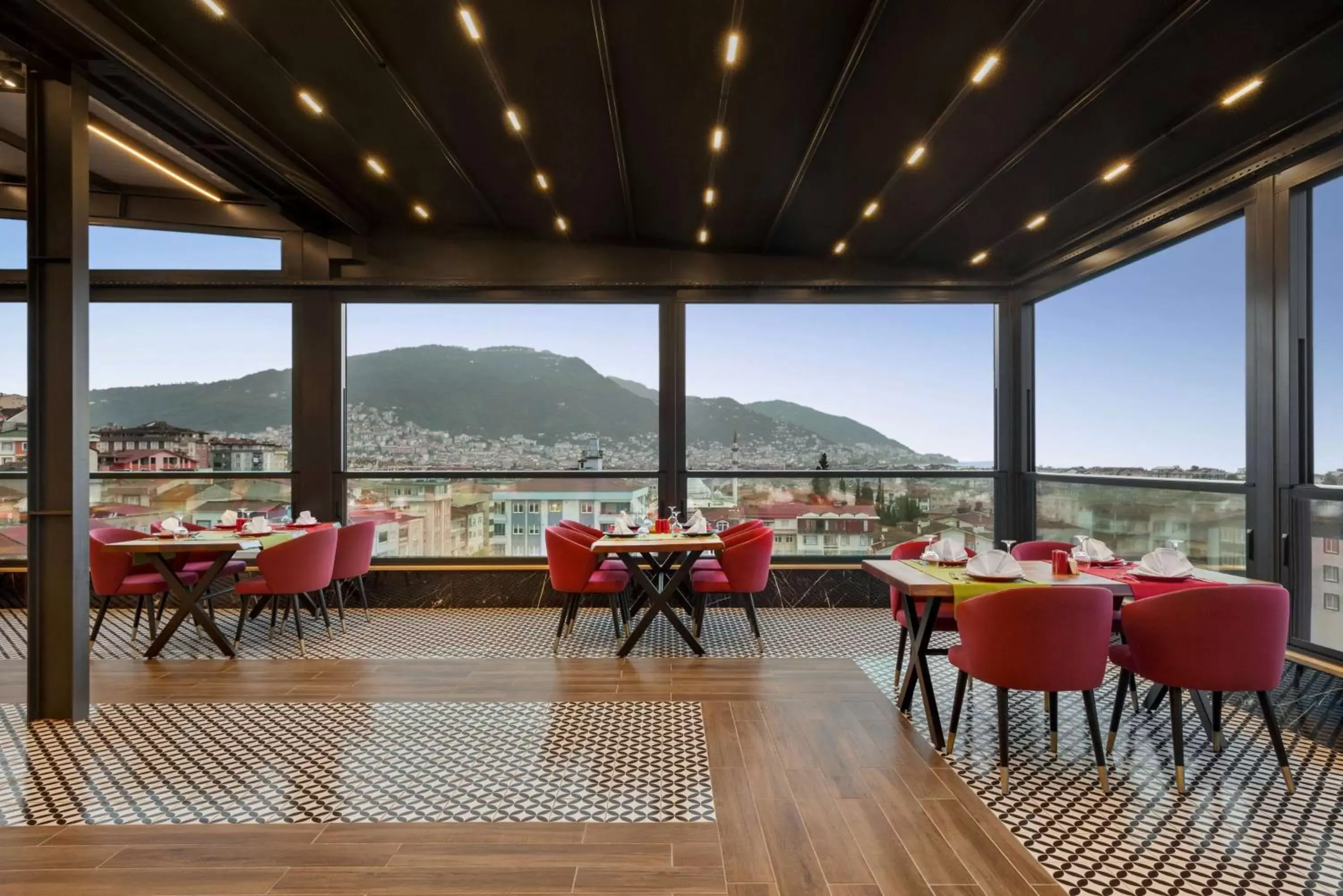 Restaurant/Places to Eat in Ramada Plaza by Wyndham Ordu