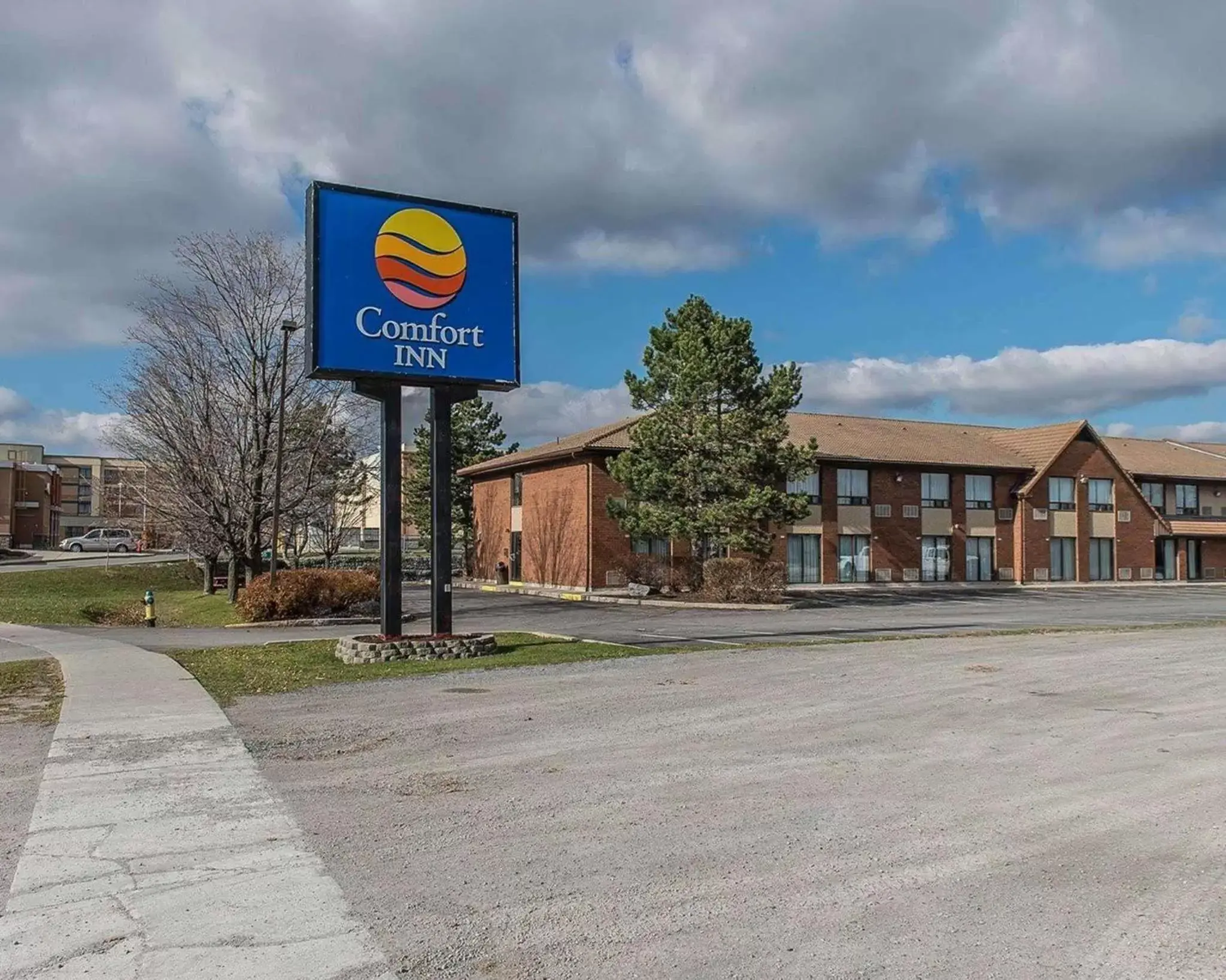 Property Building in Comfort Inn Kingston Highway 401