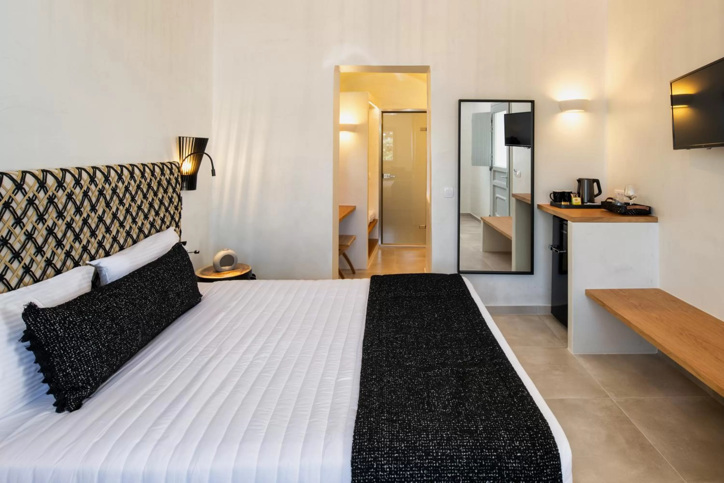 Bedroom, Bed in Hill Suites