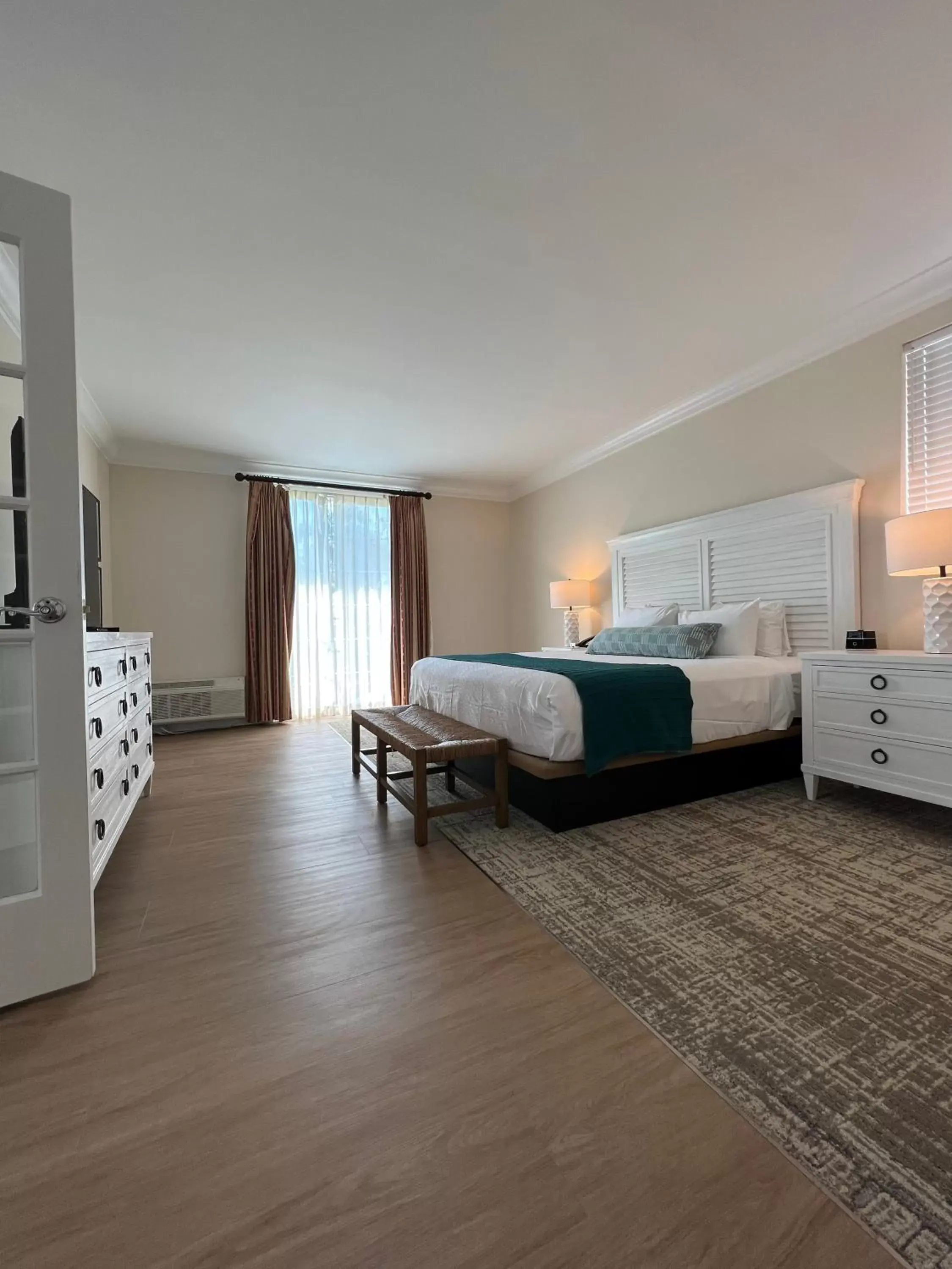 Bed in The Capri Inn Bed in The Capri Inn