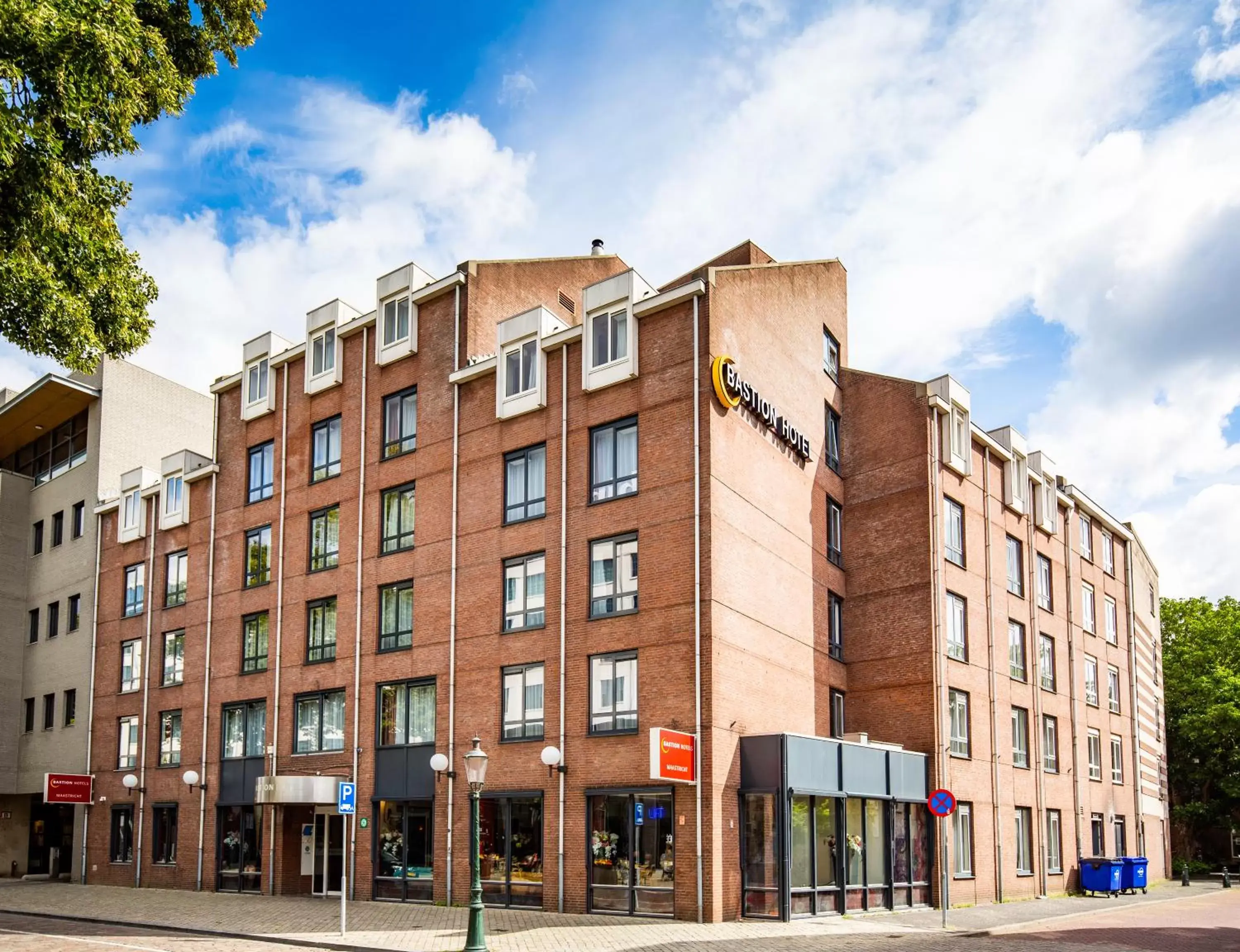 Facade/entrance, Property Building in Bastion Hotel Maastricht Centrum