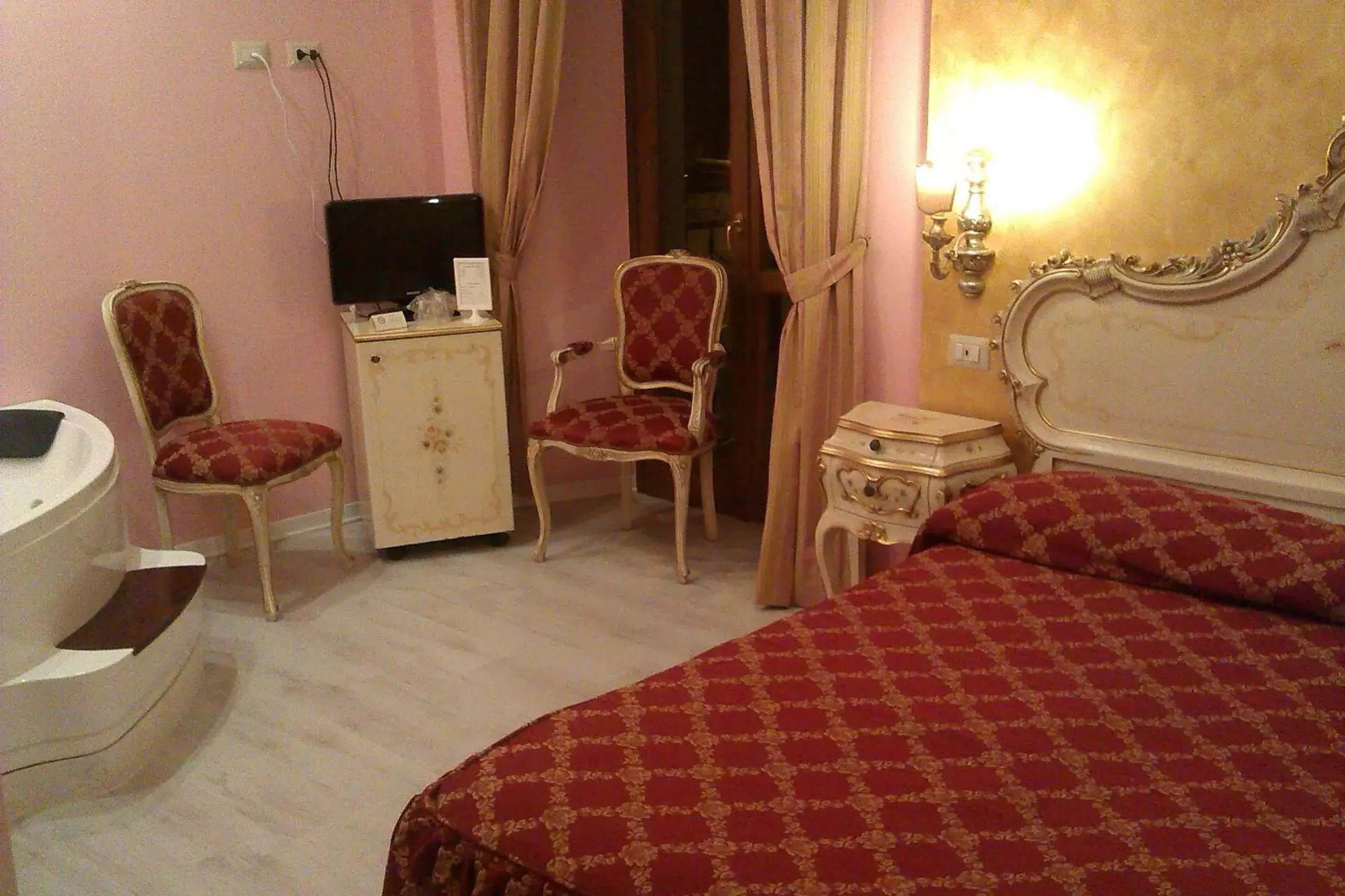 Photo of the whole room, Bed in Garda Sol SPA Hotel & Appartamenti