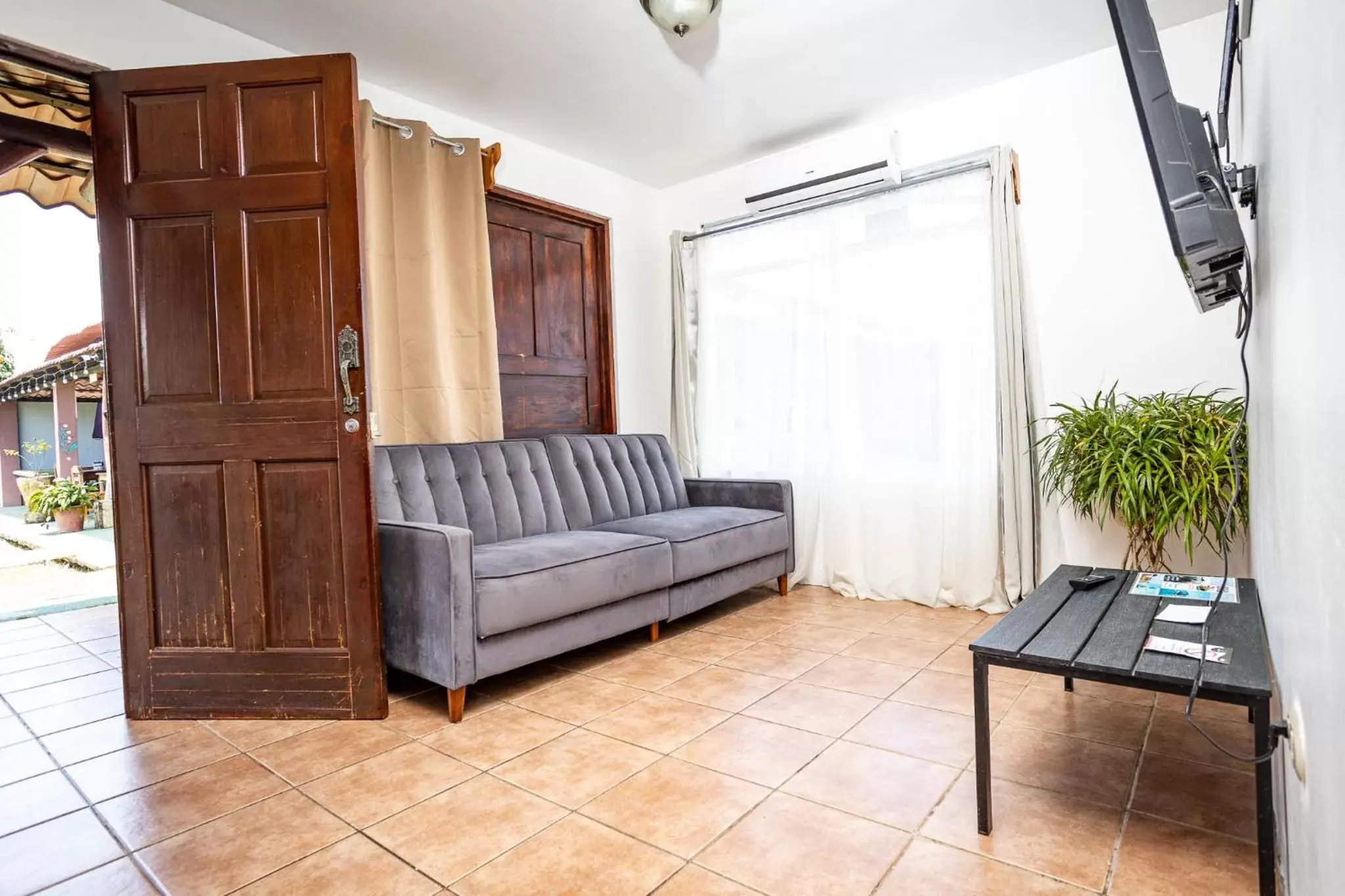 TV and multimedia, Seating Area in Hotel El Rancho