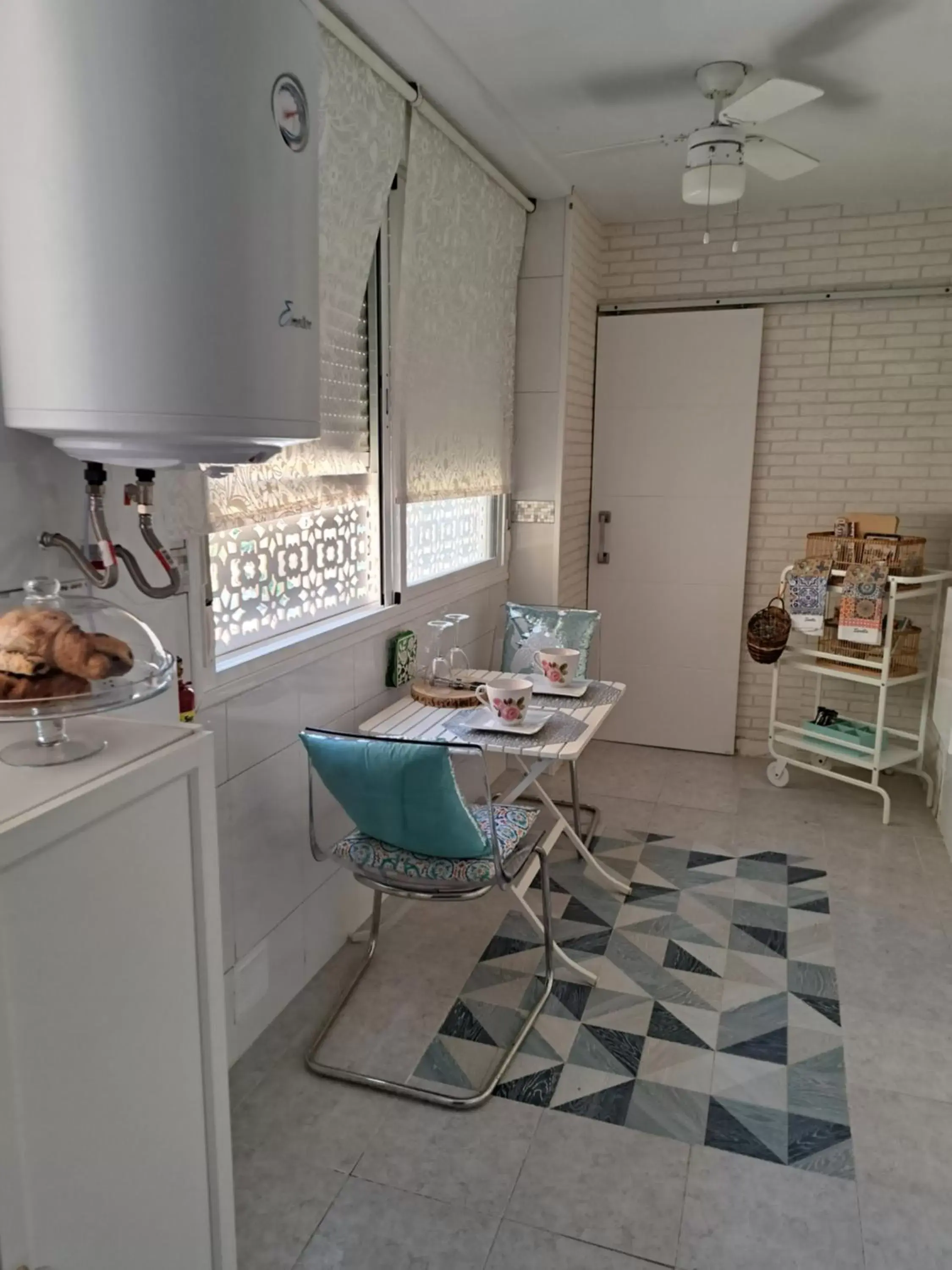 Kitchen/Kitchenette in Apartamentos Flamenco B&B