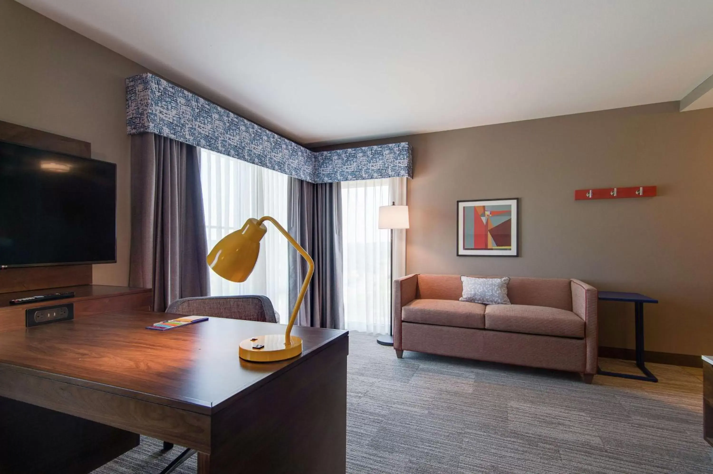 Bedroom, Seating Area in Hampton Inn & Suites by Hilton Nashville North Skyline