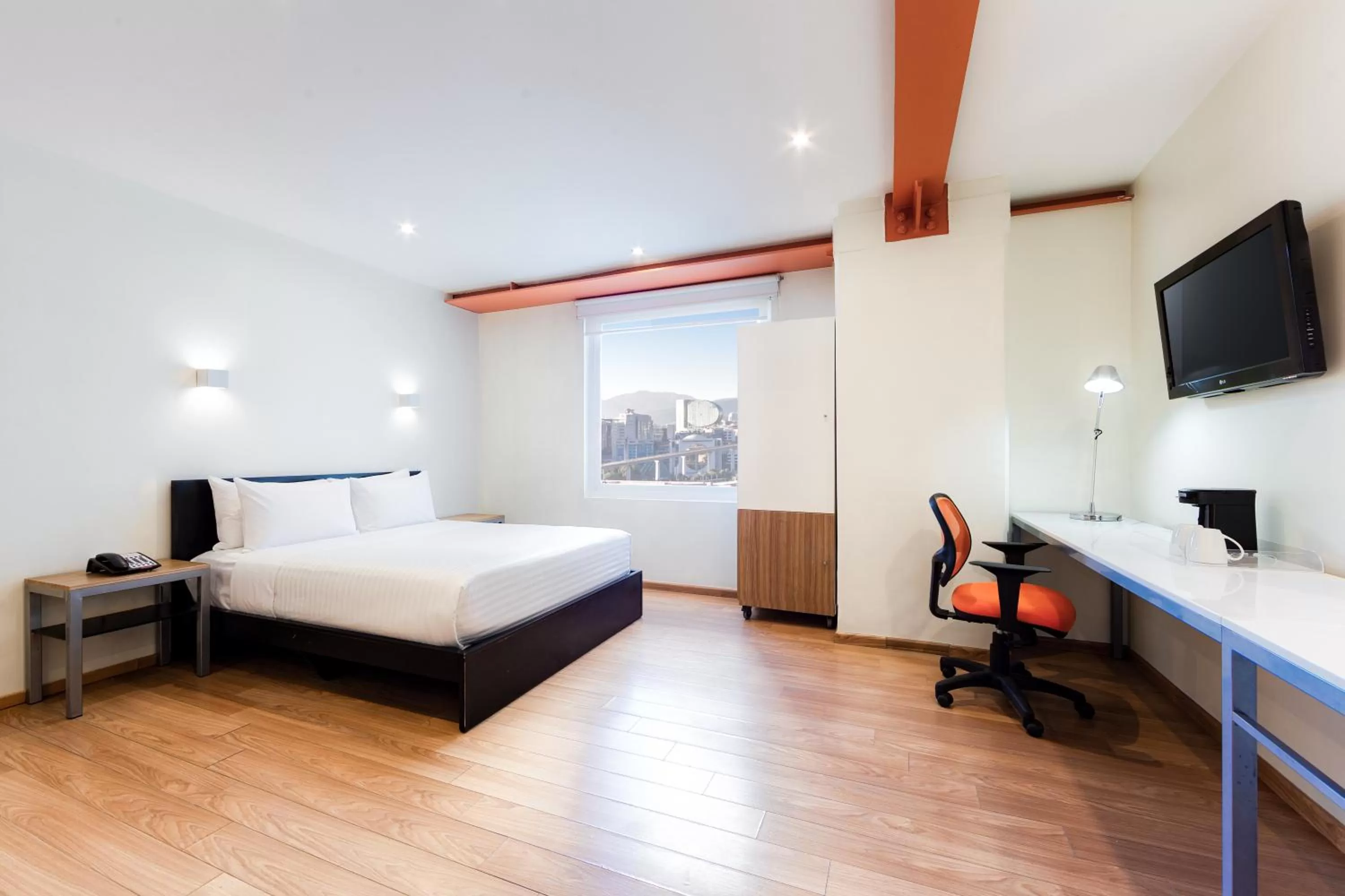 Photo of the whole room, Bed in Gamma Ciudad de Mexico Santa Fe