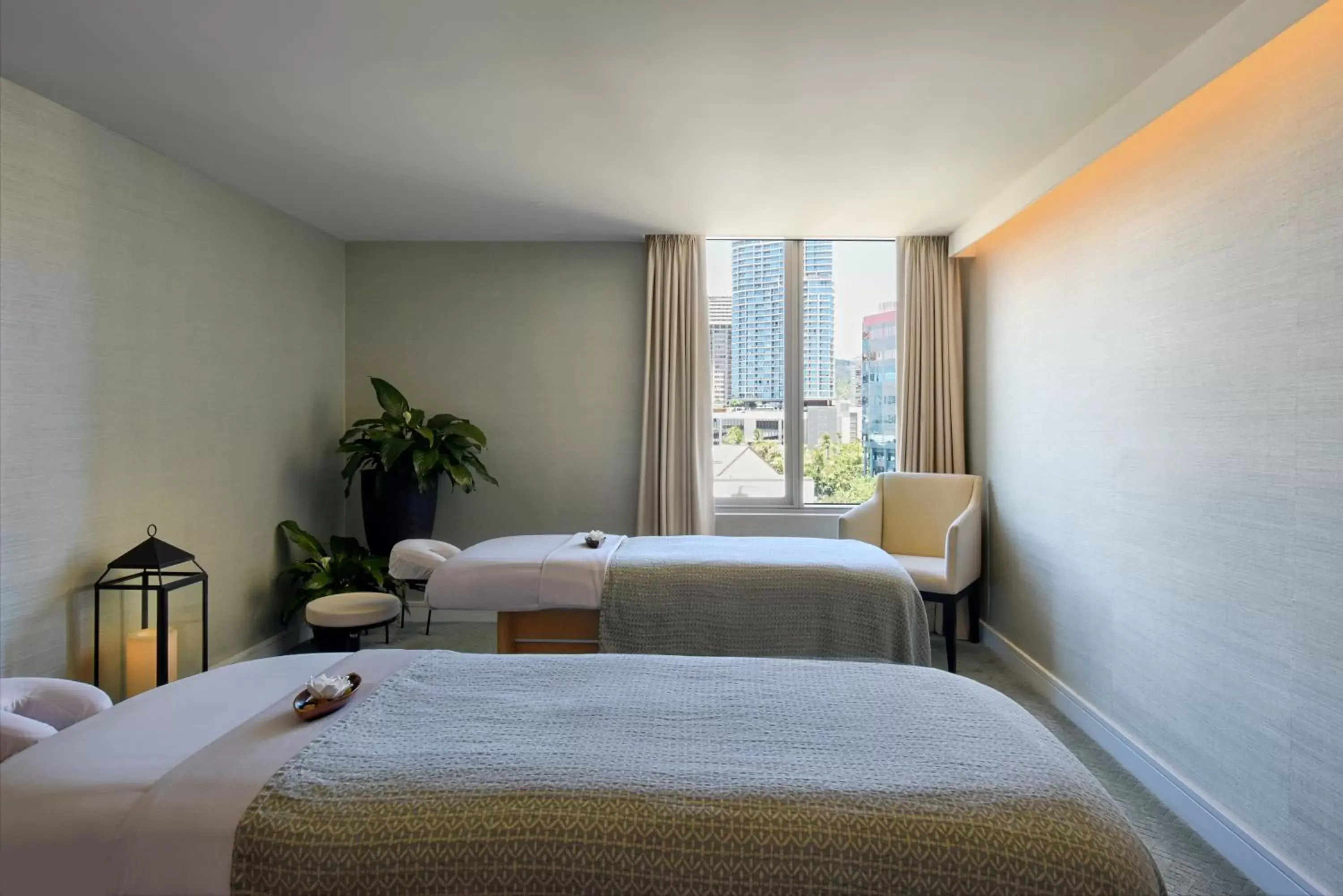 Massage, Bed in Trump International Hotel Waikiki
