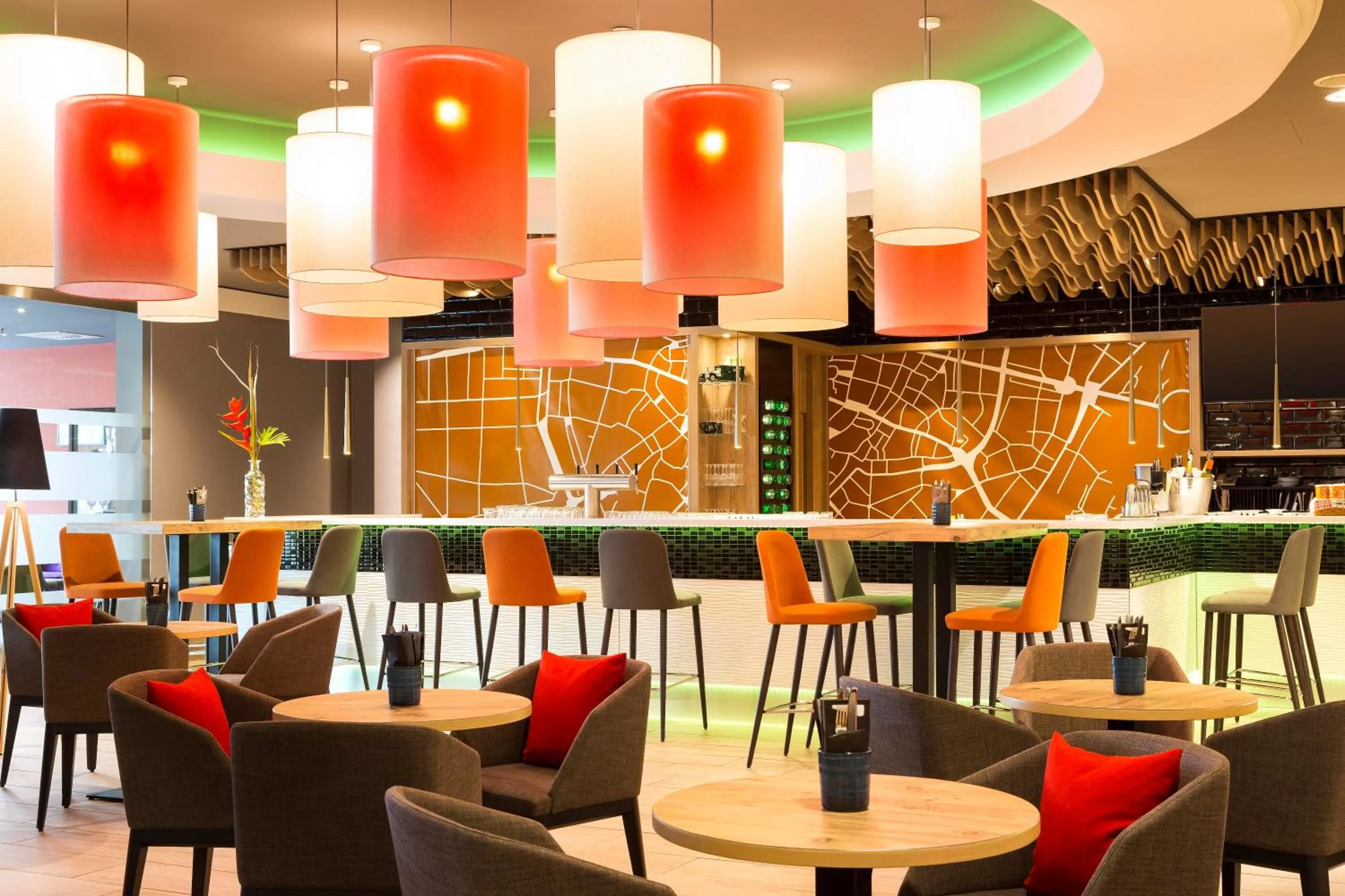 Lounge or bar in Holiday Inn Munich City Centre by IHG
