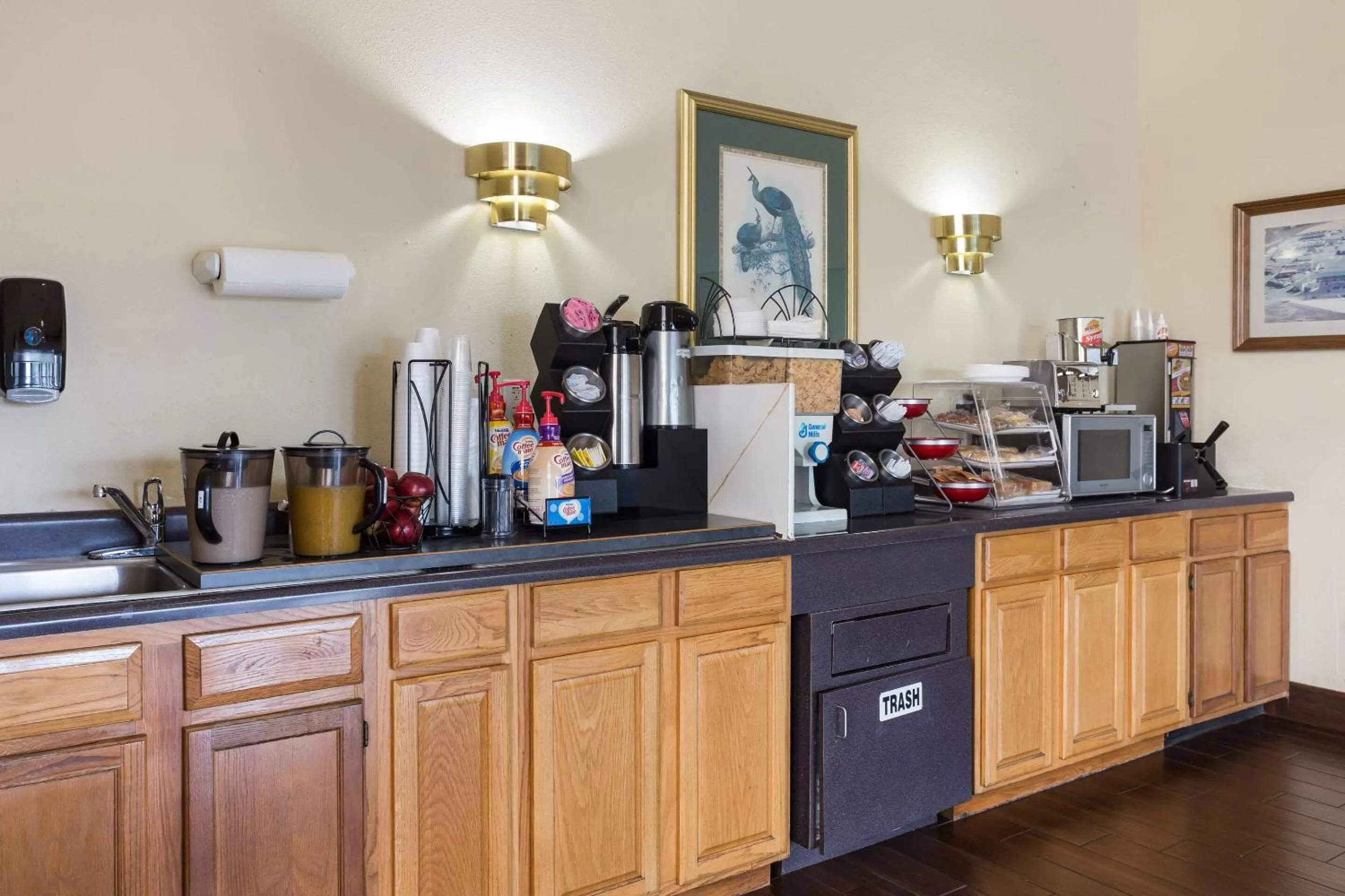 Restaurant/places to eat, Kitchen/Kitchenette in Econo Lodge Saint Robert