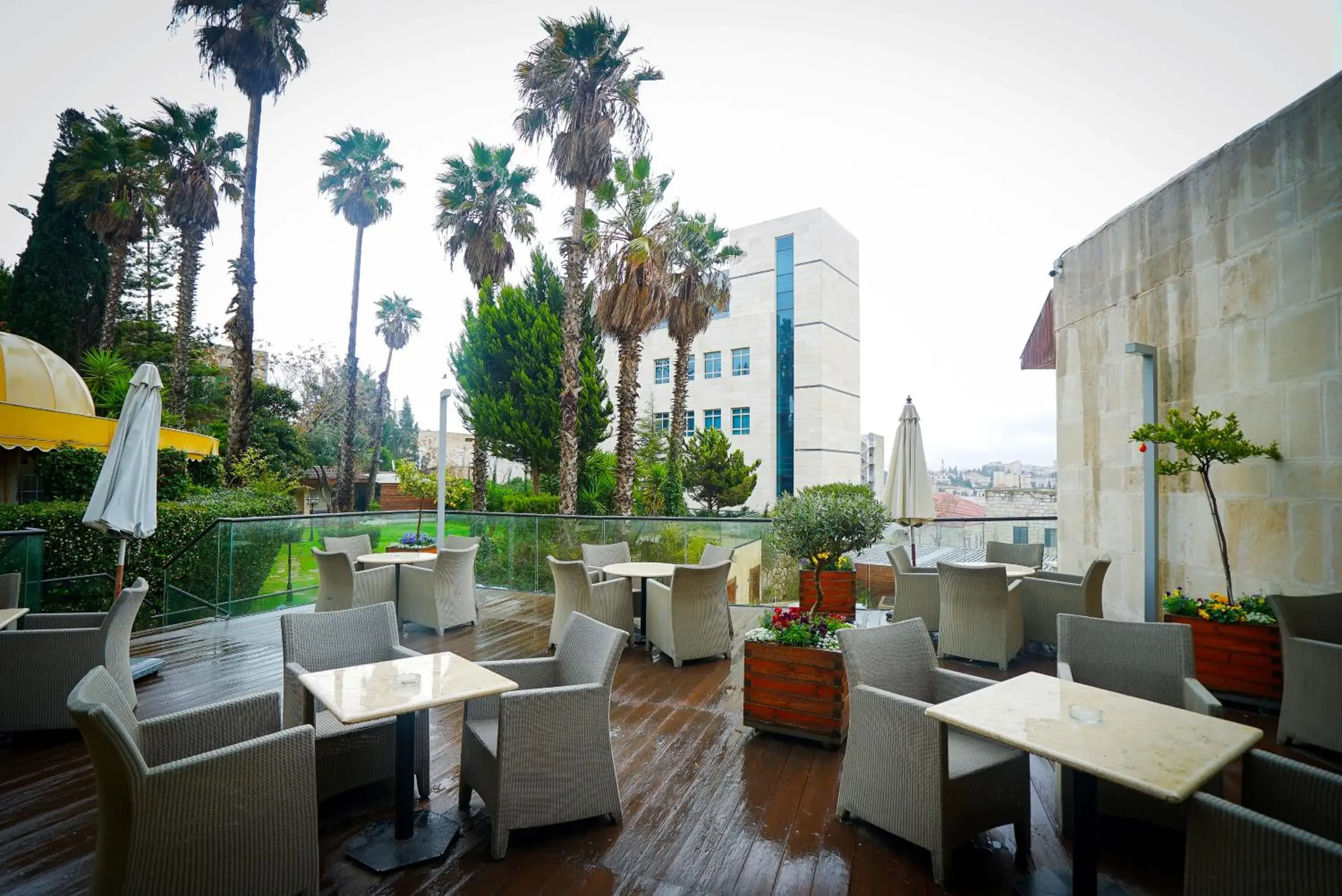 Balcony/Terrace, Restaurant/Places to Eat in Ambassador Hotel