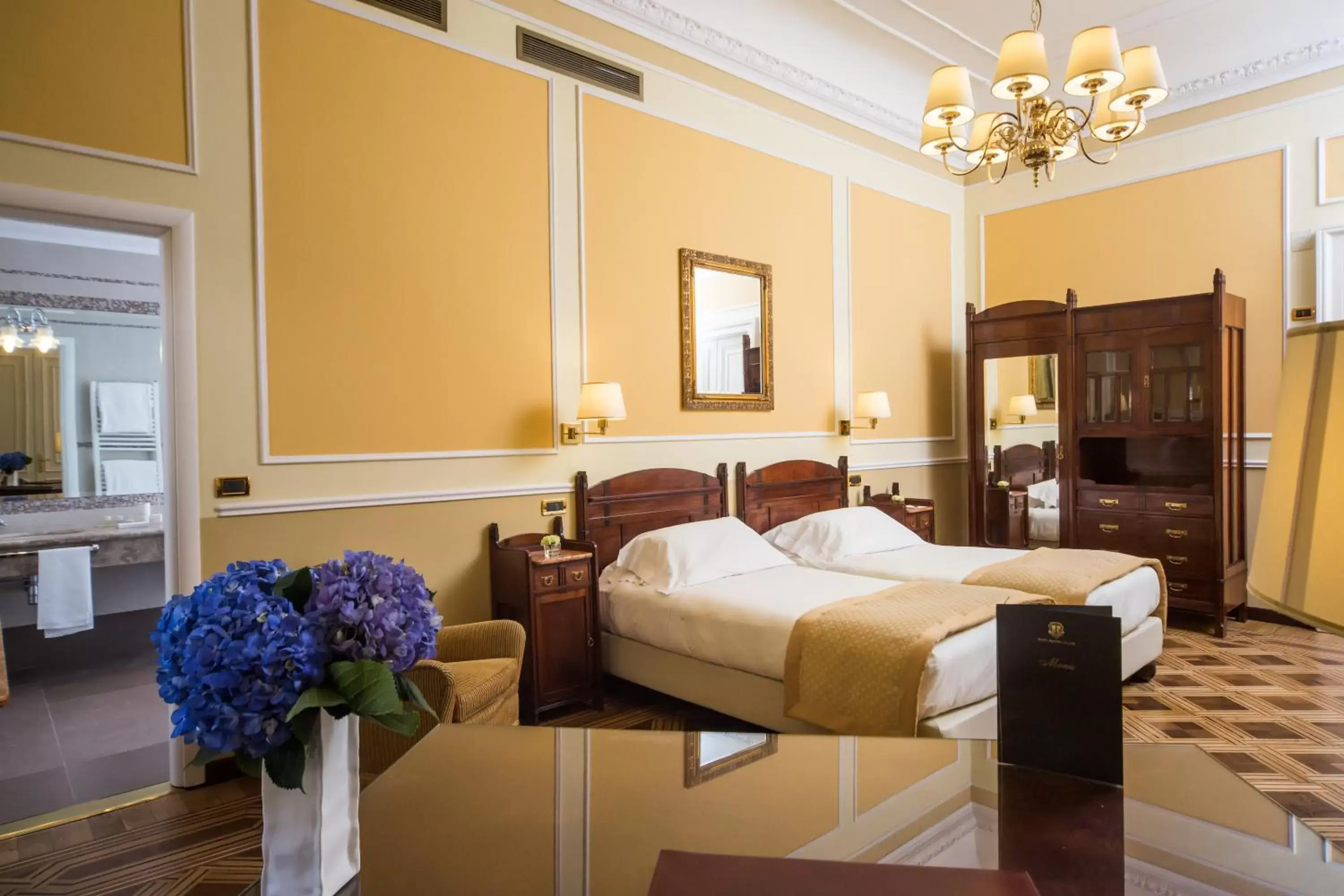Photo of the whole room, Bed in Hotel Bristol Palace