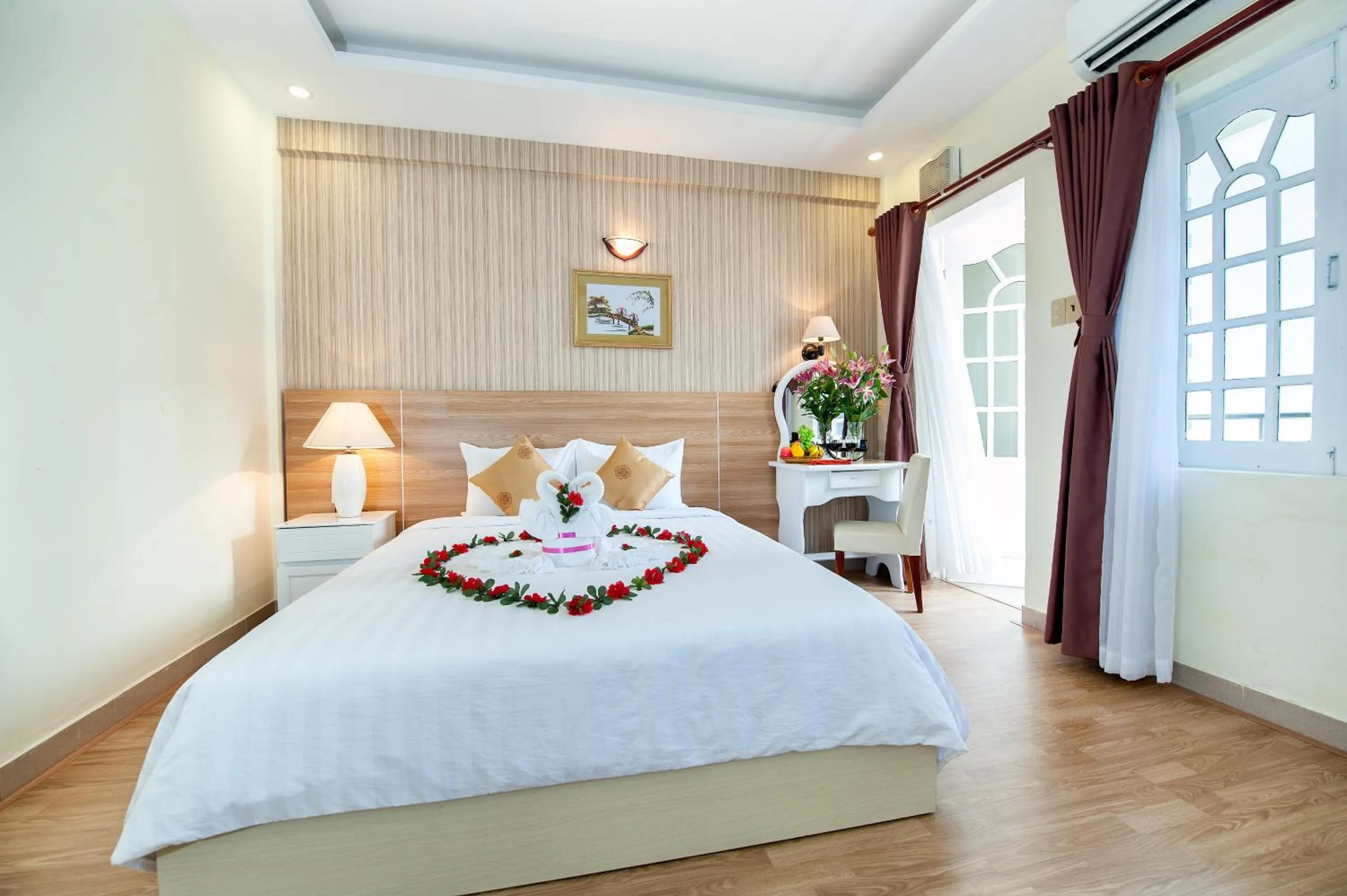 Living room, Bed in Palm Beach Hotel