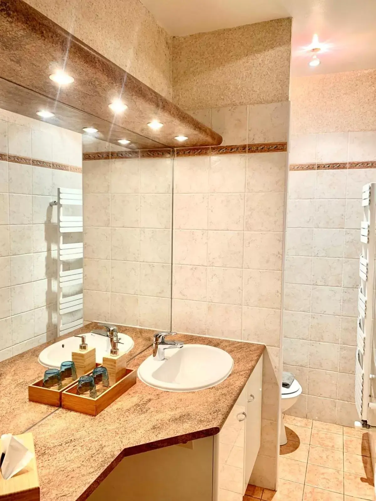 Shower, Bathroom in Le Barry du Grand Chemin