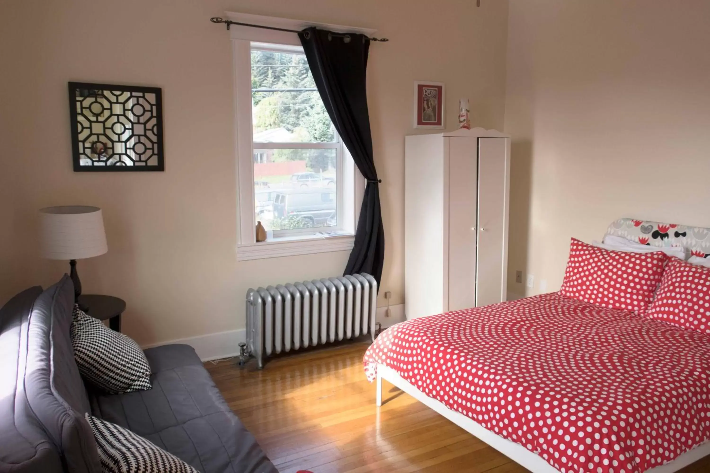 Living room, Bed in Sauerdough Lodging