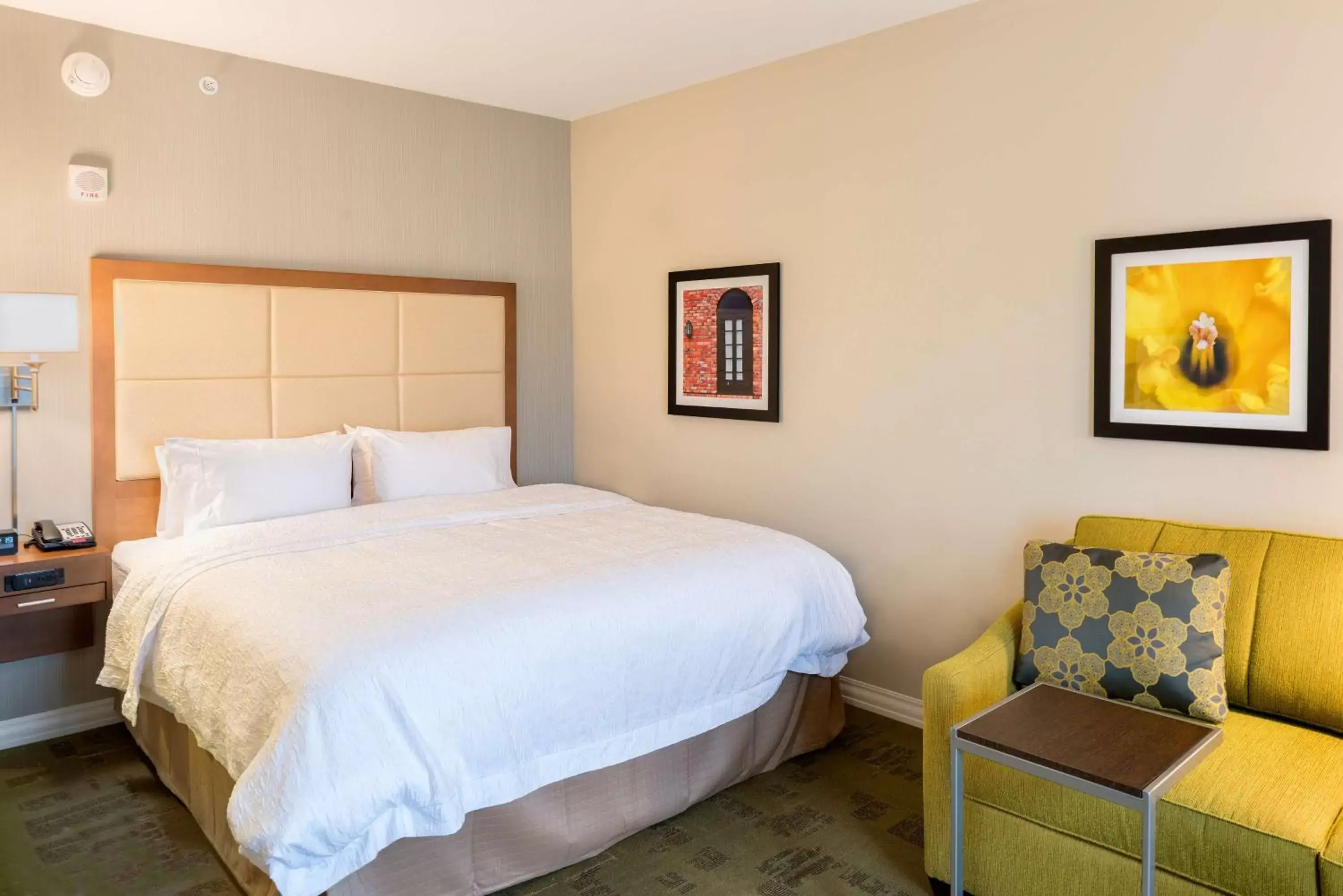 Bed in Hampton Inn & Suites New Albany Columbus