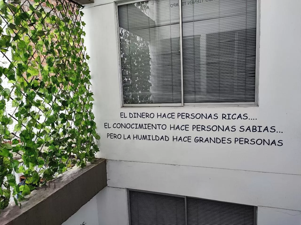 Text overlay in Hotel Casa Galvez