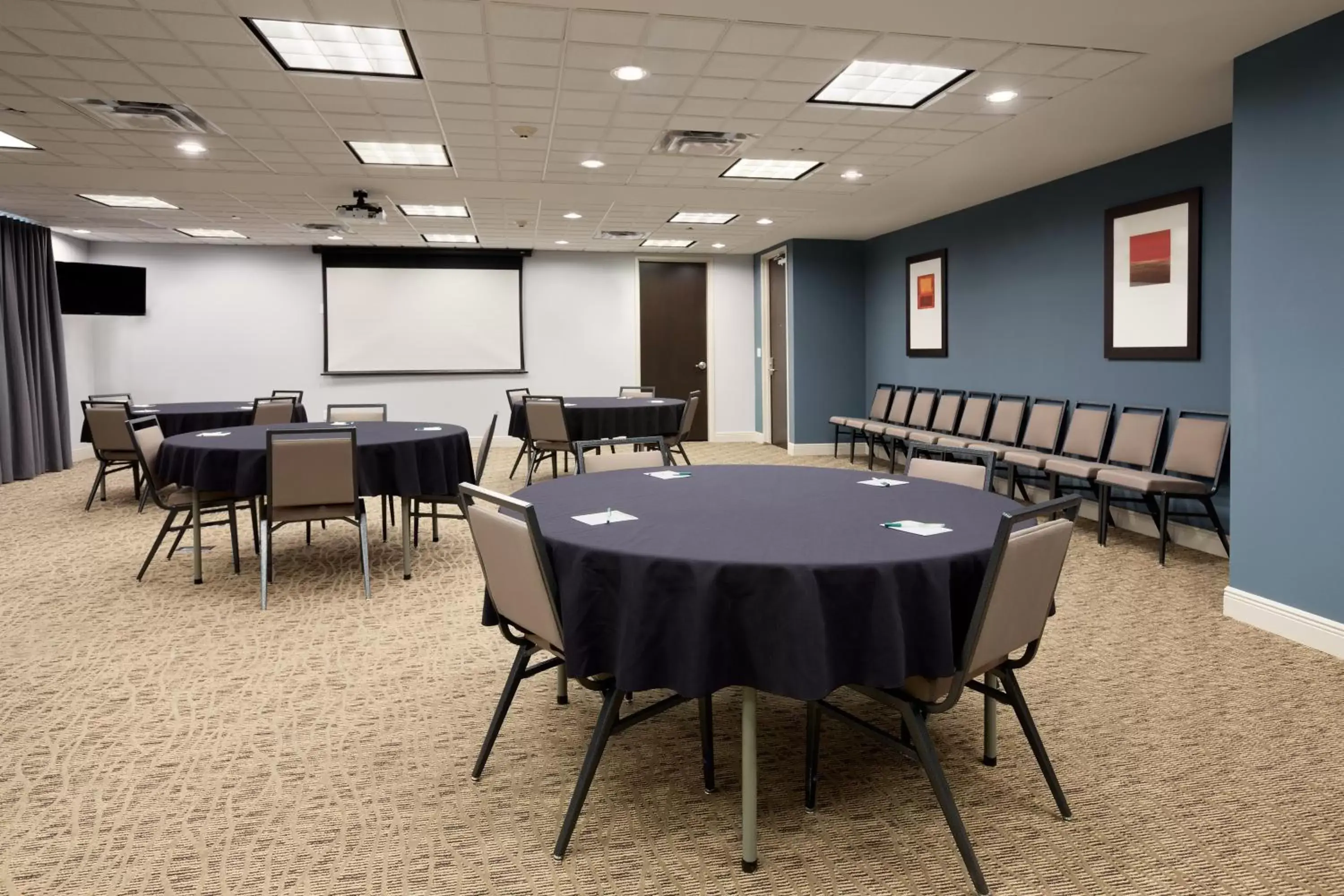 Business facilities in Wingate Slidell New Orleans