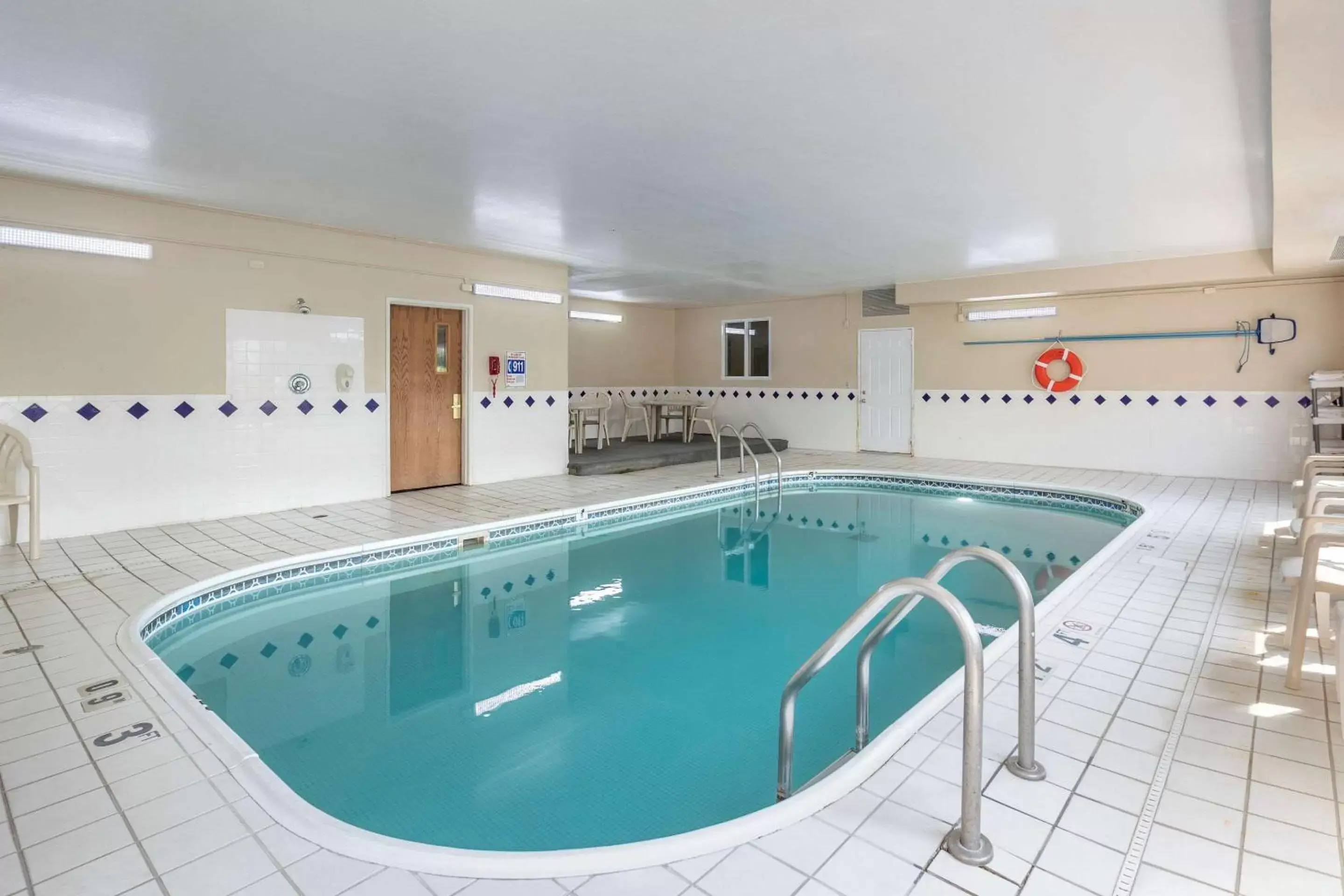 Activities, Swimming Pool in Comfort Inn Muscatine near Hwy 61