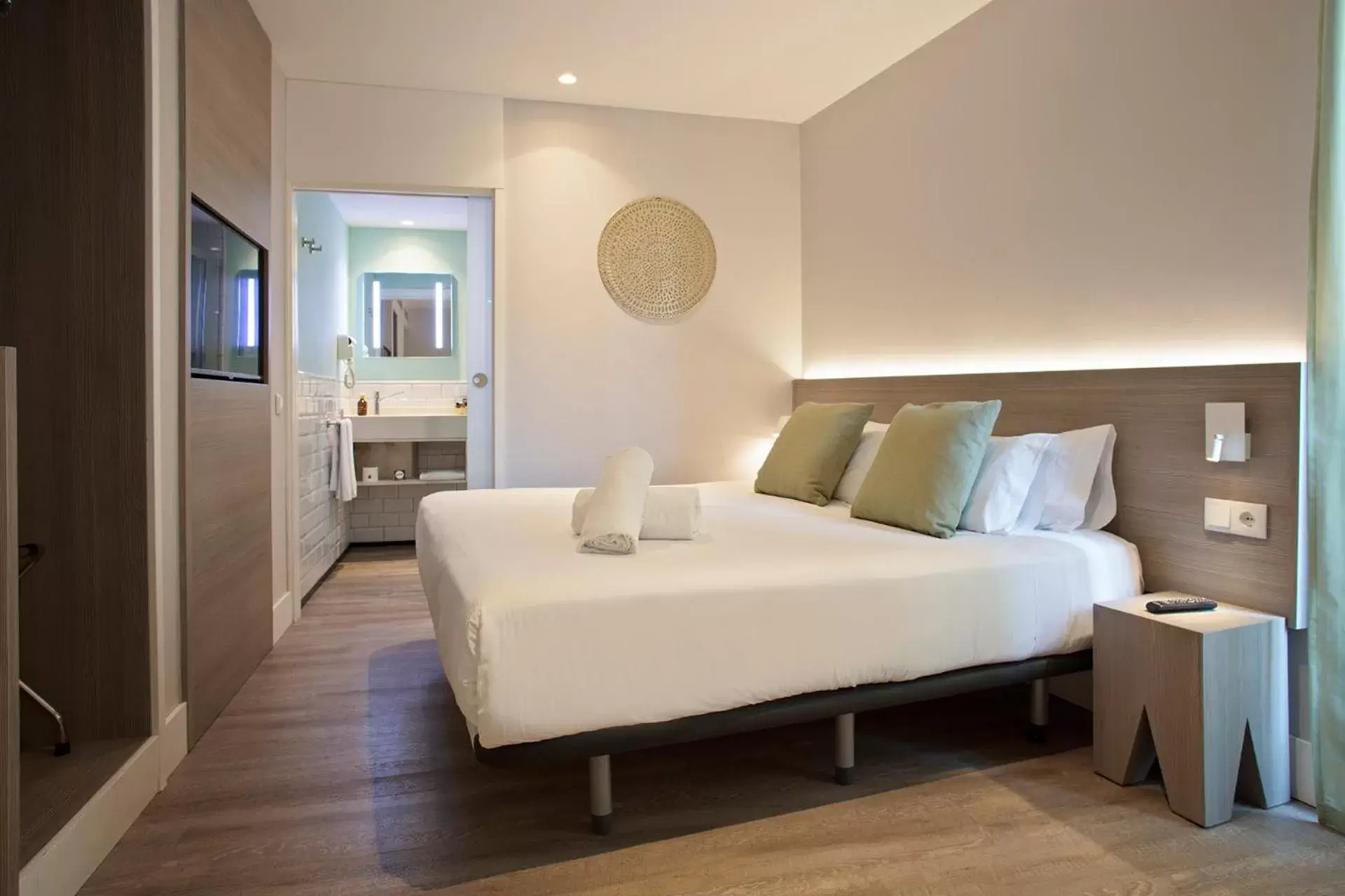 Bed in Niu Barcelona Hotel