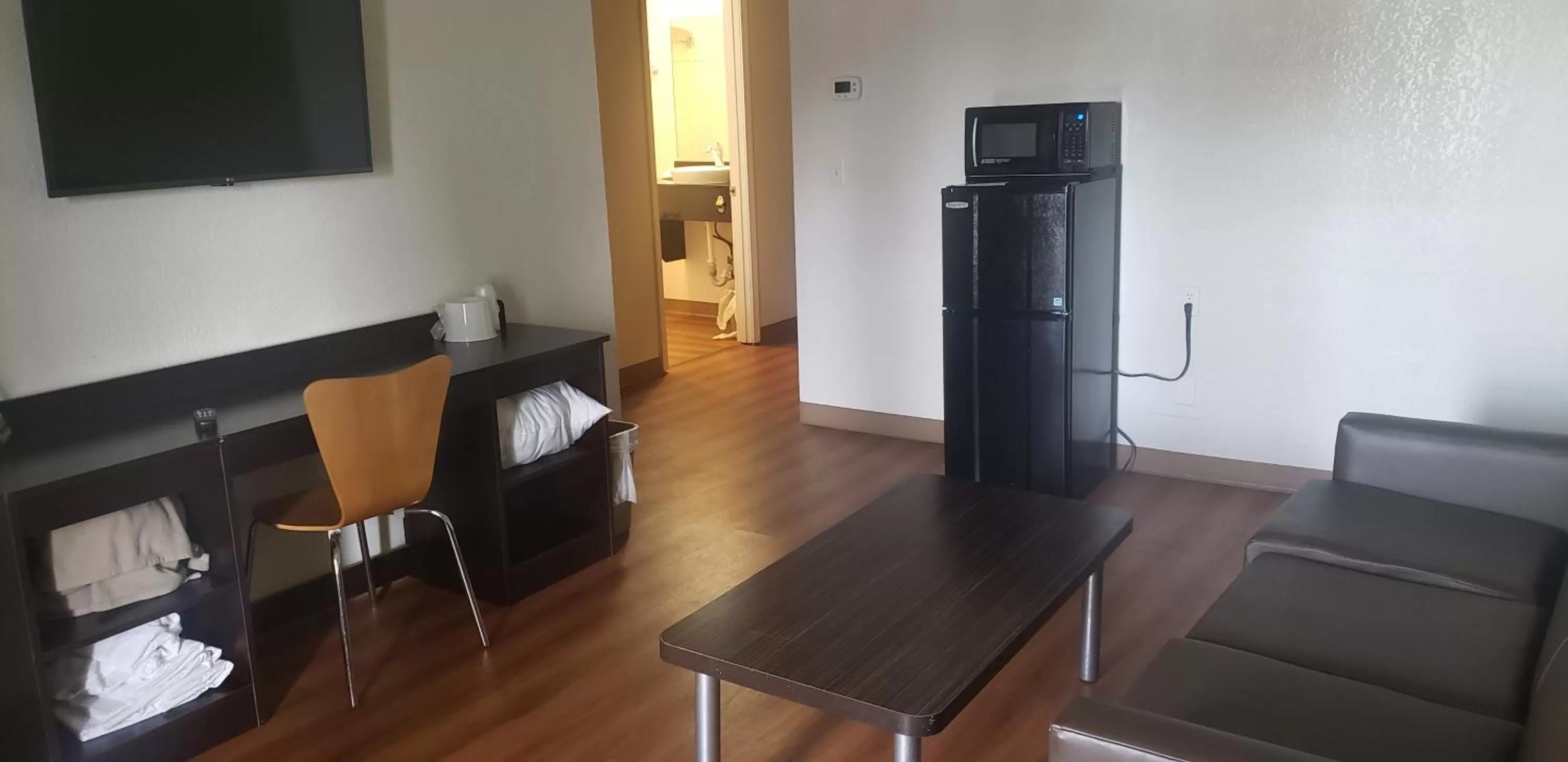 Living room in Motel 6-Destin, FL