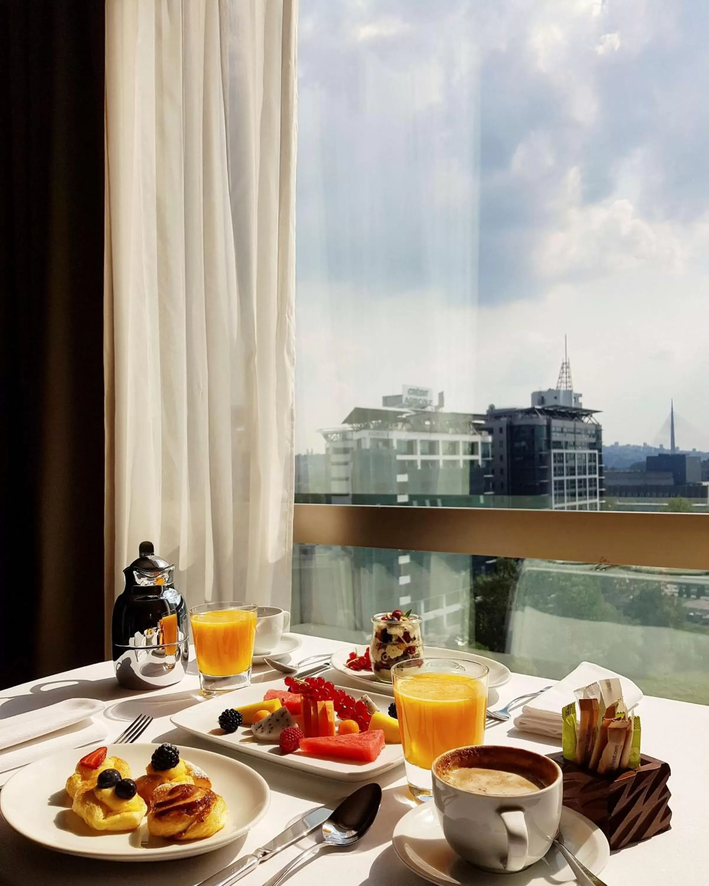 Photo of the whole room, Breakfast in Hyatt Regency Belgrade