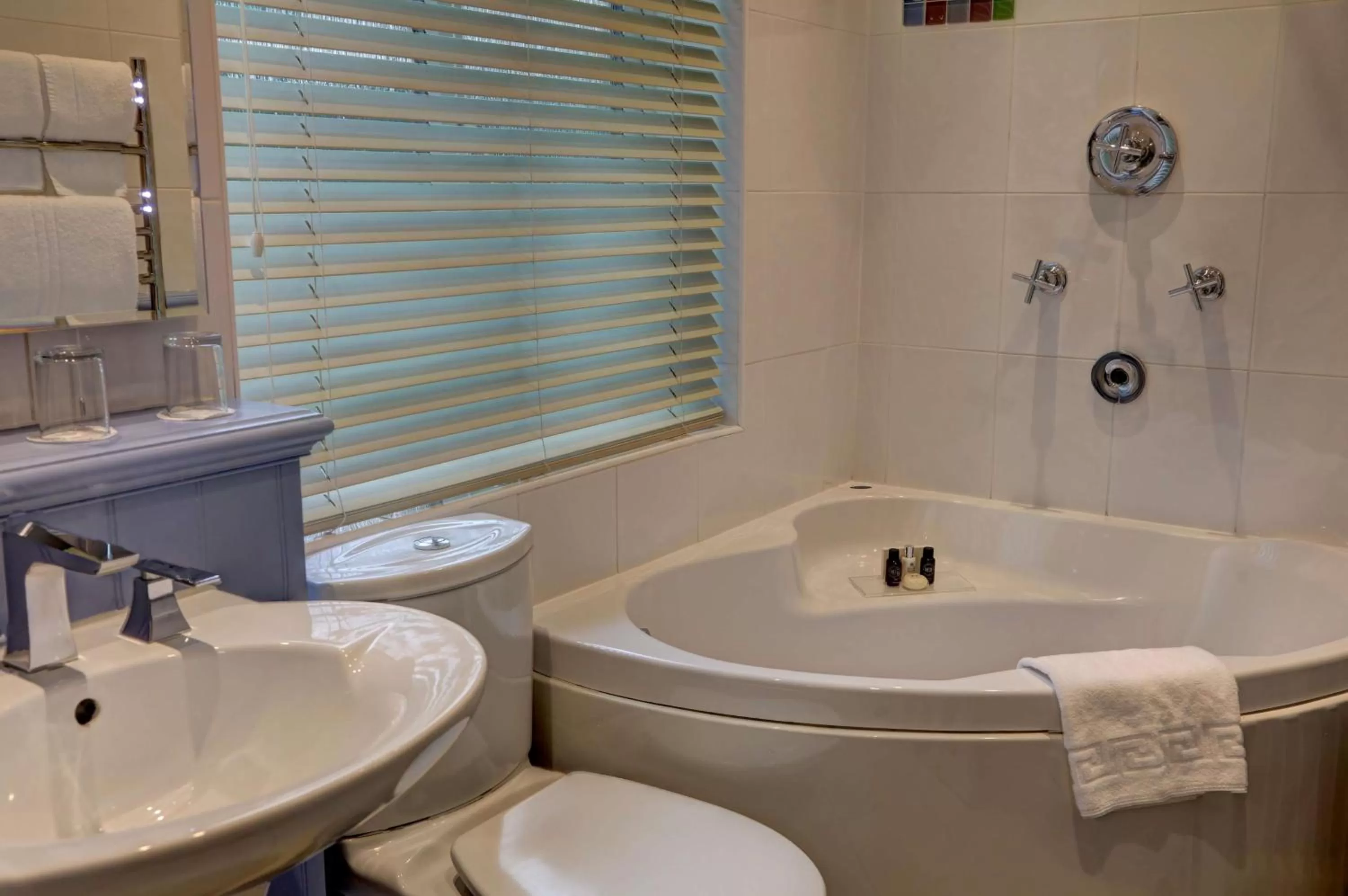 Bathroom in Three Ways House Hotel