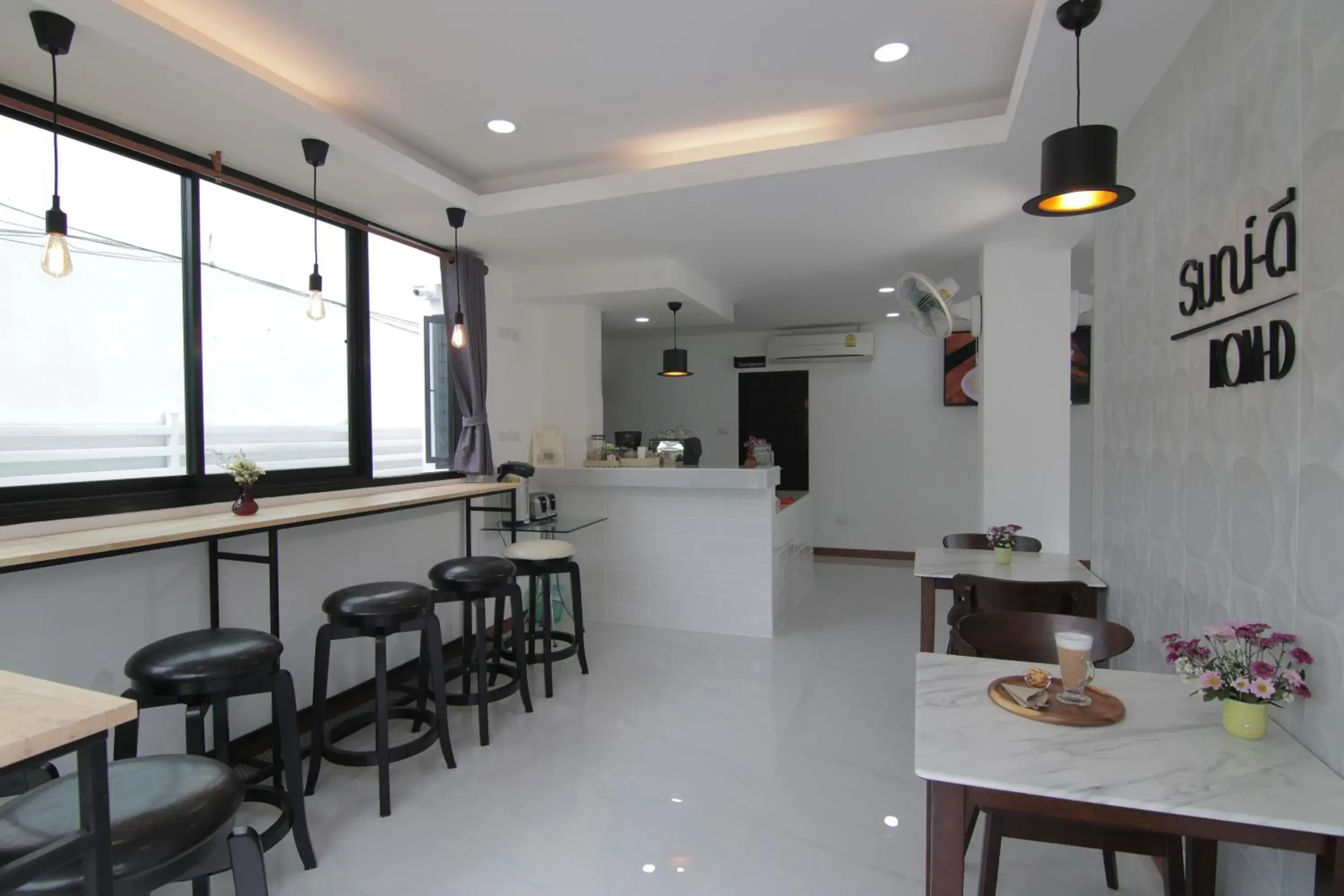 Dining Area in Gusto House (SHA Extra Plus)