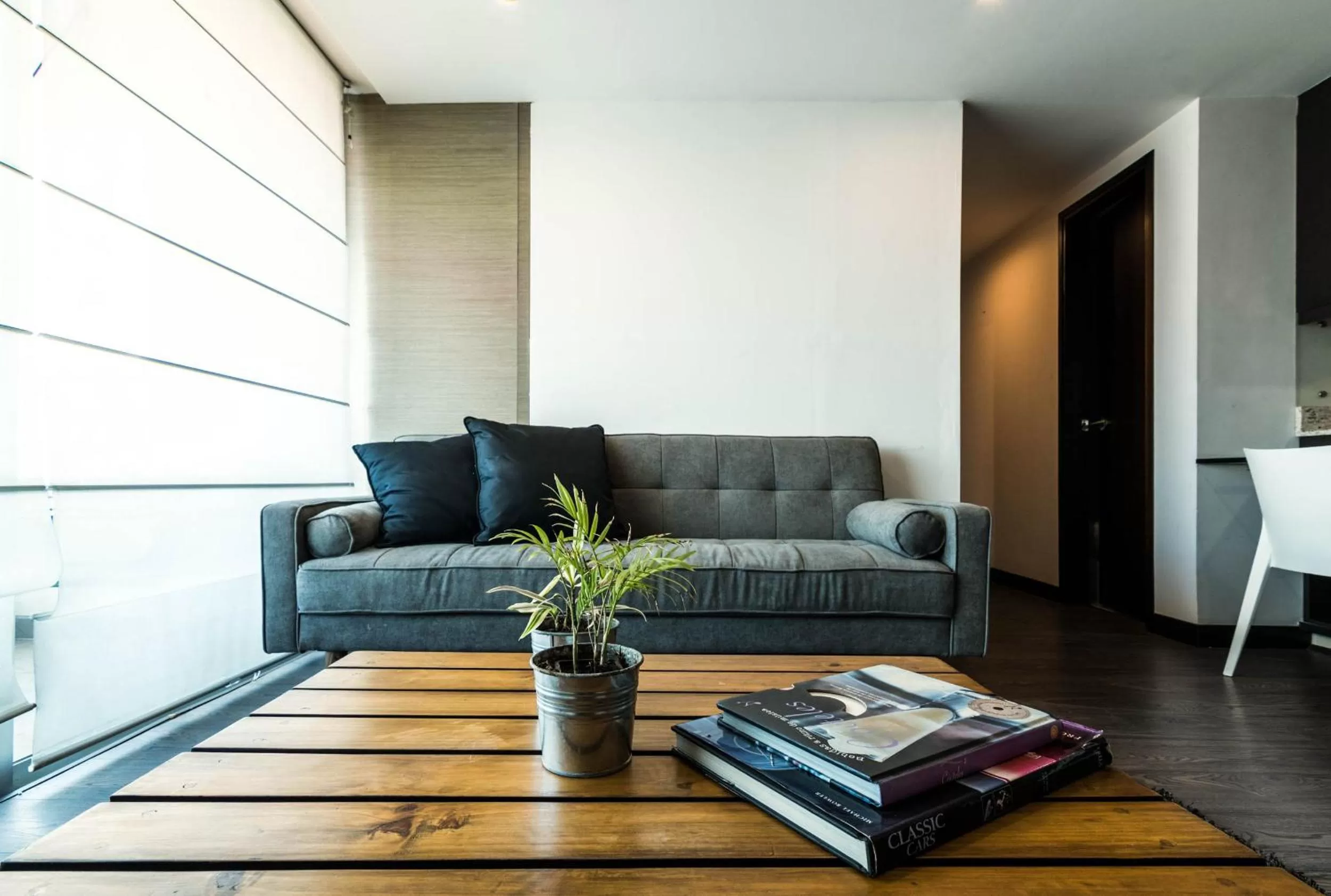 Living room in Apartamentos Poblado Alejandría by HOUSY HOST