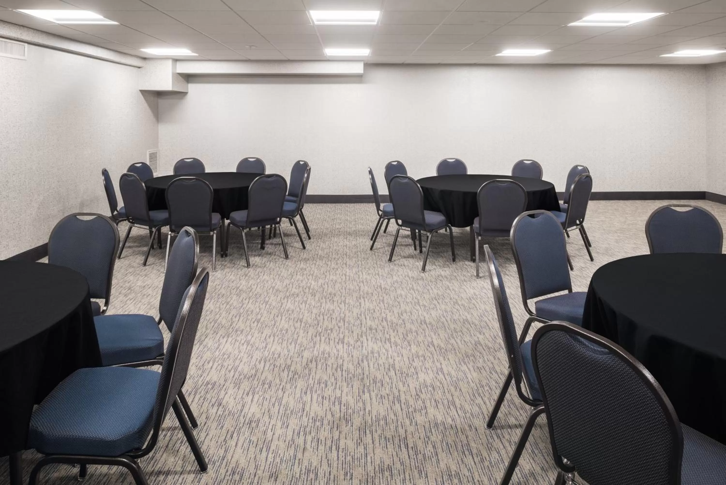Meeting/conference room in Holiday Inn Express - Downtown San Diego by IHG