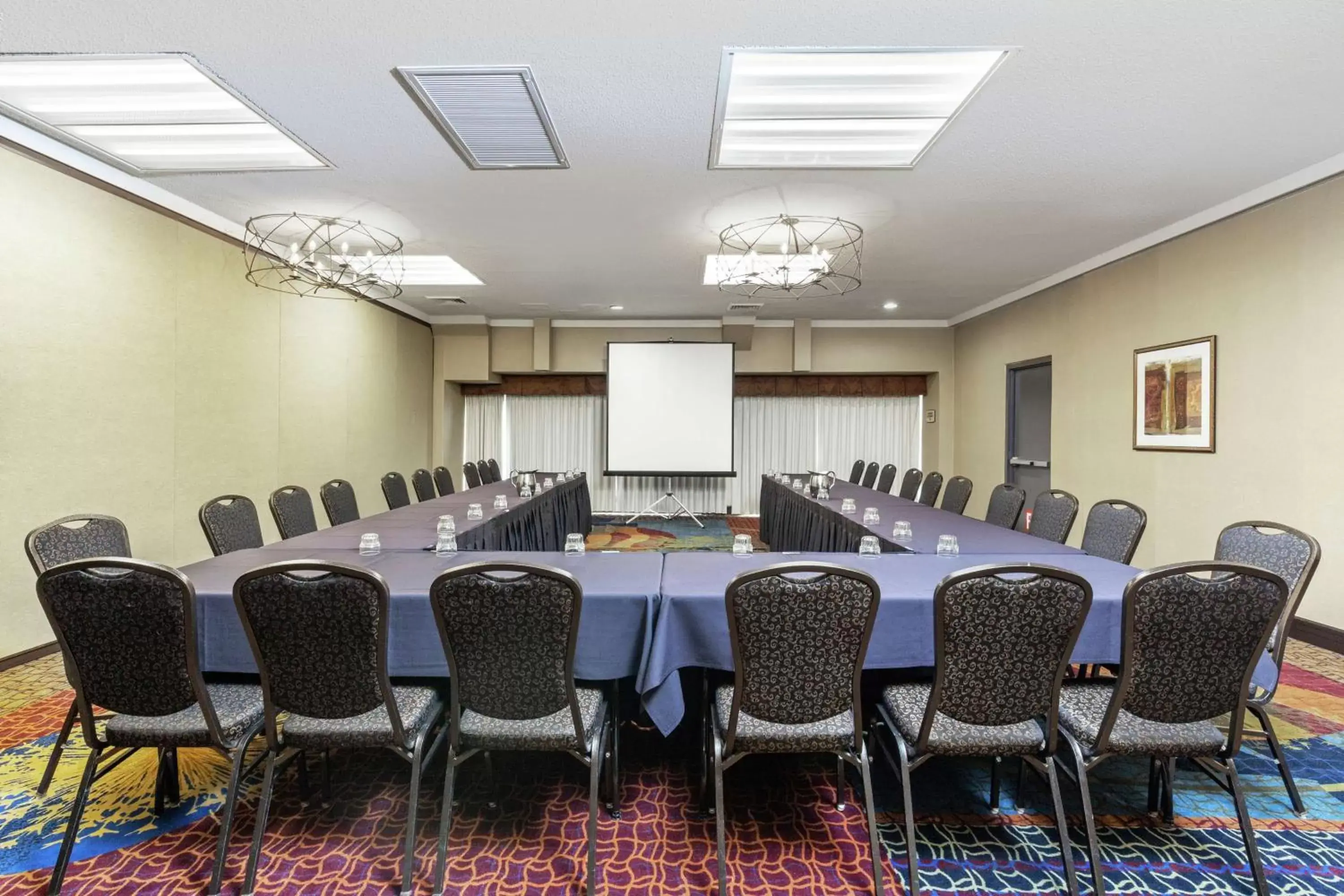 Meeting/conference room in Embassy Suites by Hilton Kansas City Plaza