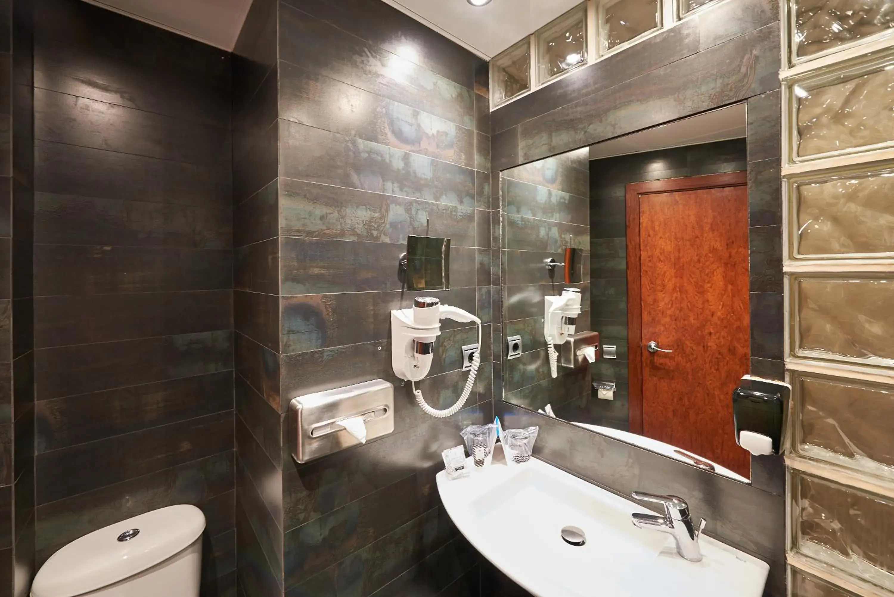 Bathroom in Hotel Garbi Millenni