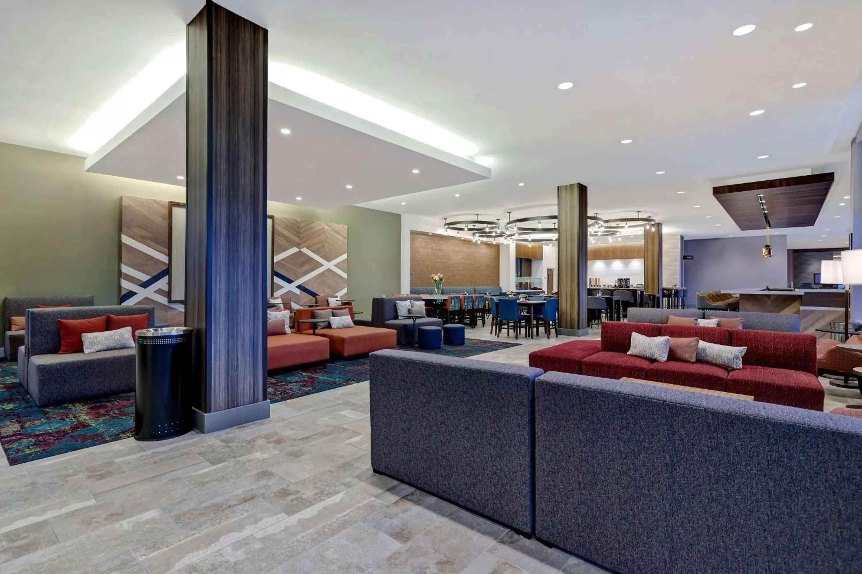Lobby or reception in Hilton Garden Inn Cedar Rapids