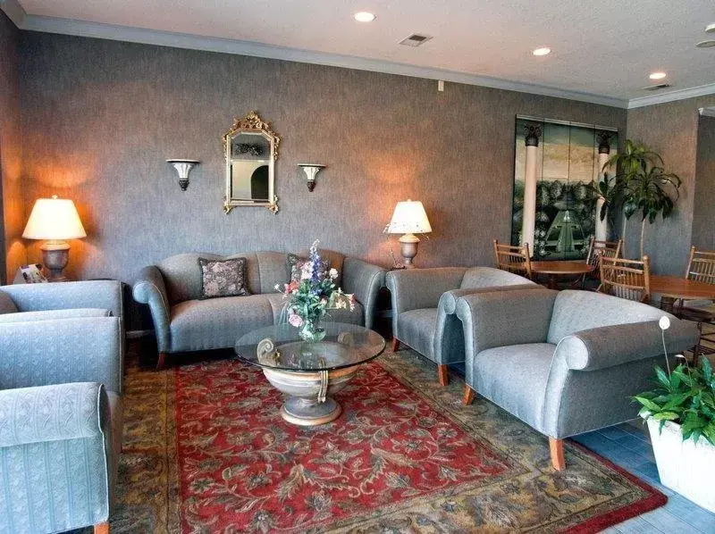 Lobby or reception, Seating Area in Best Western Inn